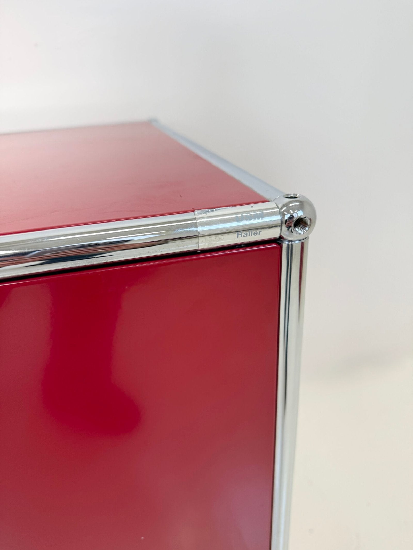 USM HALLER "ROUGE RUBIS" – MEUBLE DE RANGEMENT (ETAT NEUF)