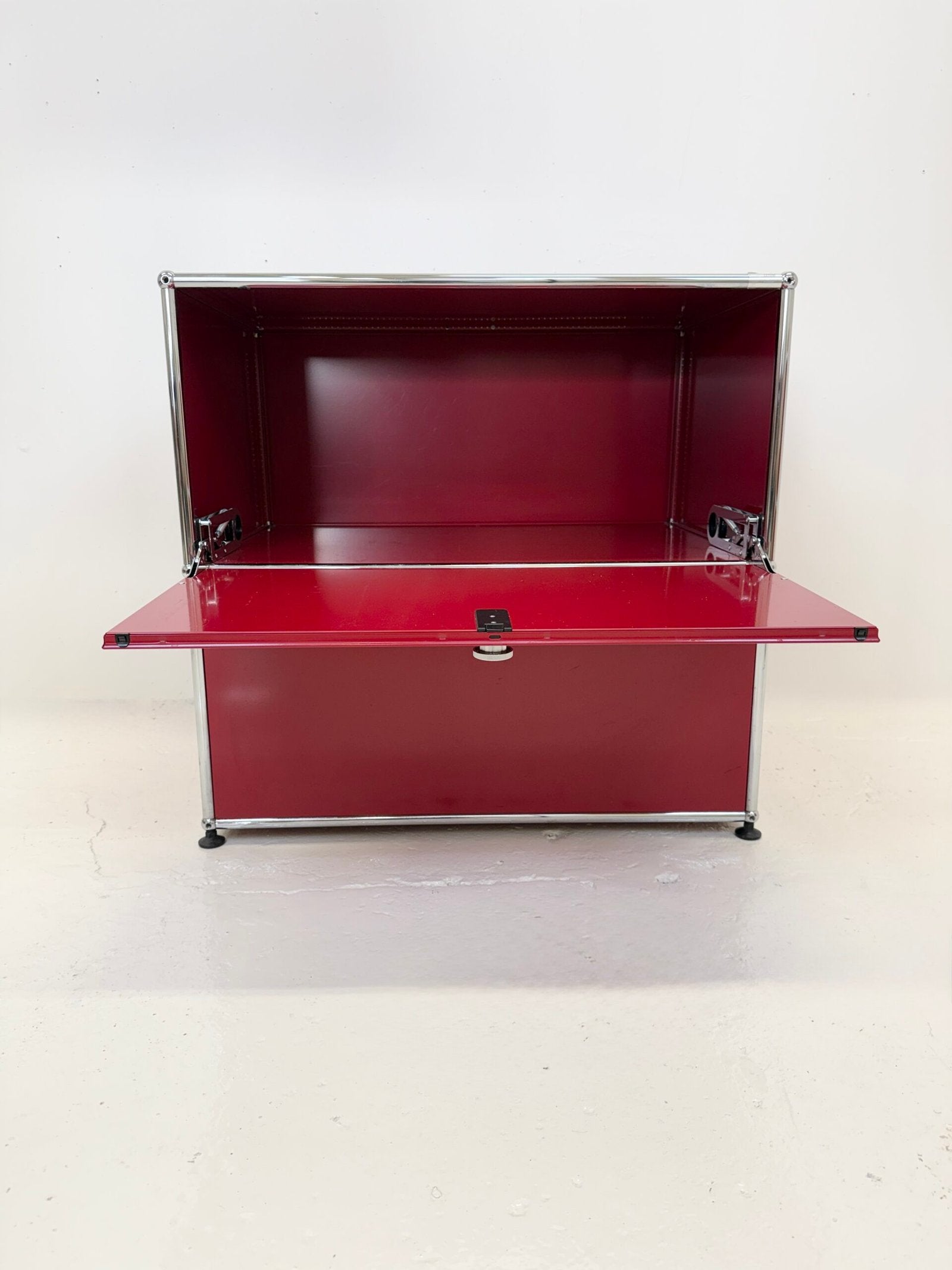 USM HALLER "ROUGE RUBIS" – MEUBLE DE RANGEMENT (ETAT NEUF)