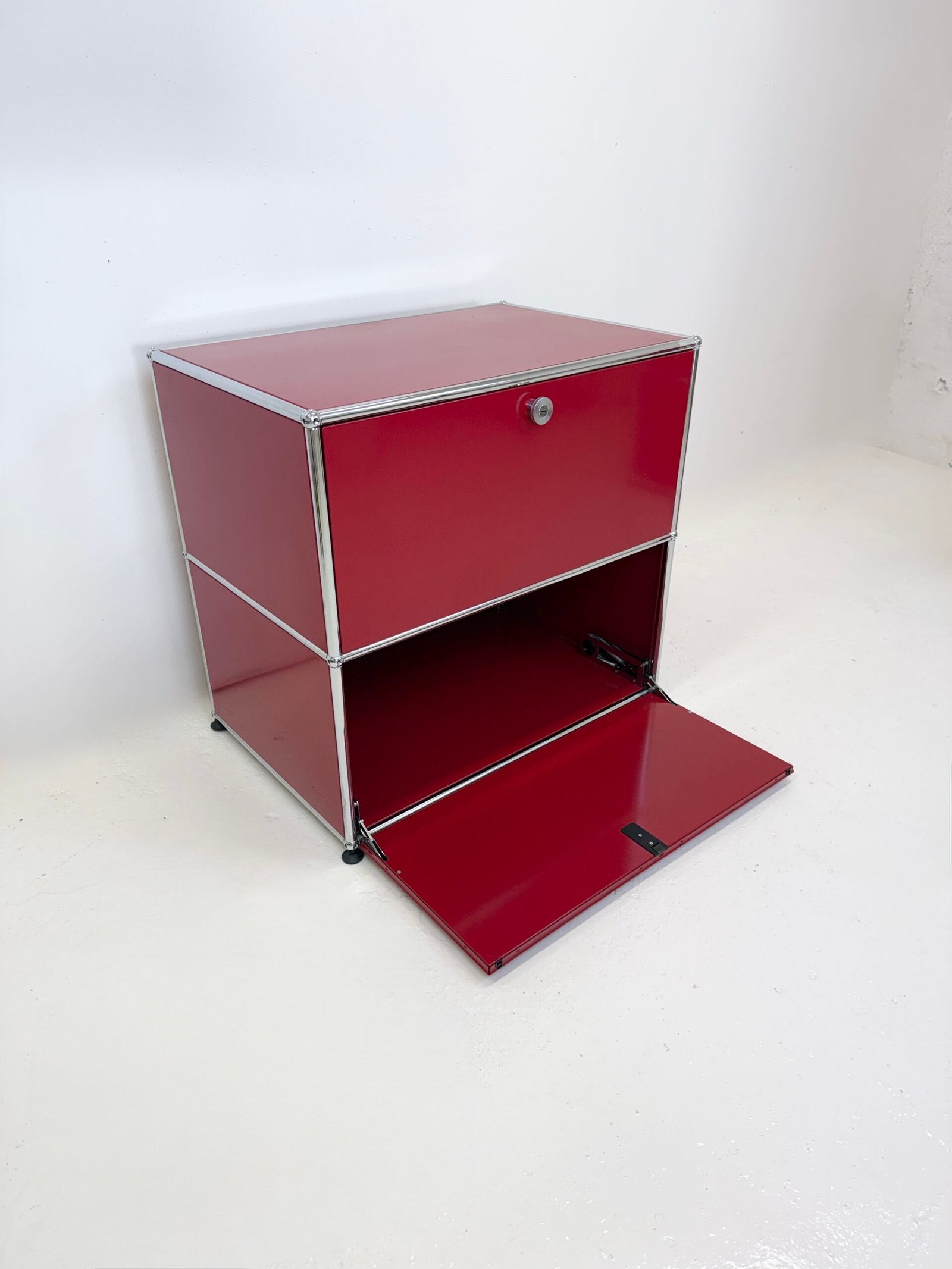 USM HALLER "ROUGE RUBIS" – MEUBLE DE RANGEMENT (ETAT NEUF)