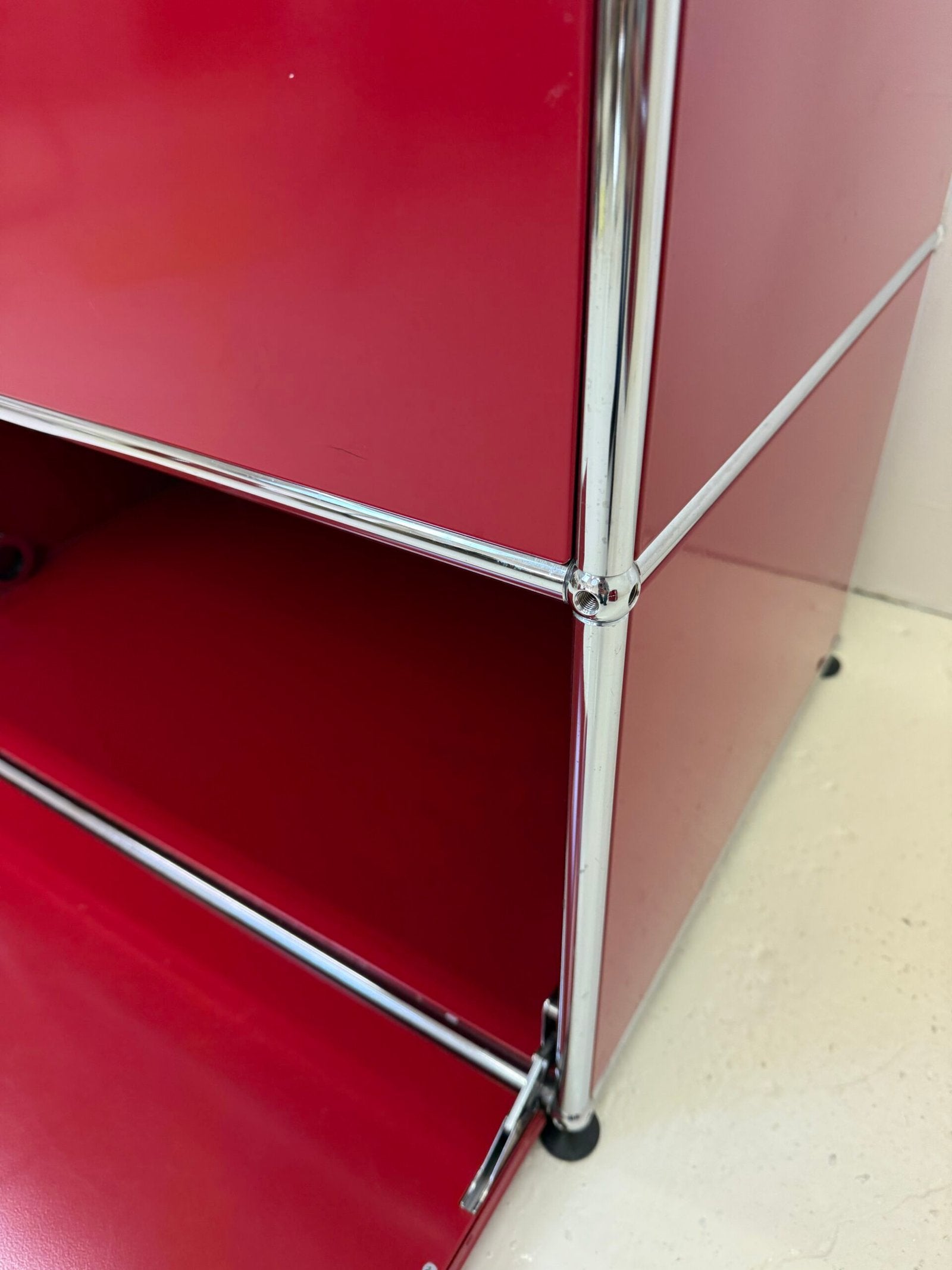 USM HALLER "ROUGE RUBIS" – MEUBLE DE RANGEMENT (ETAT NEUF)