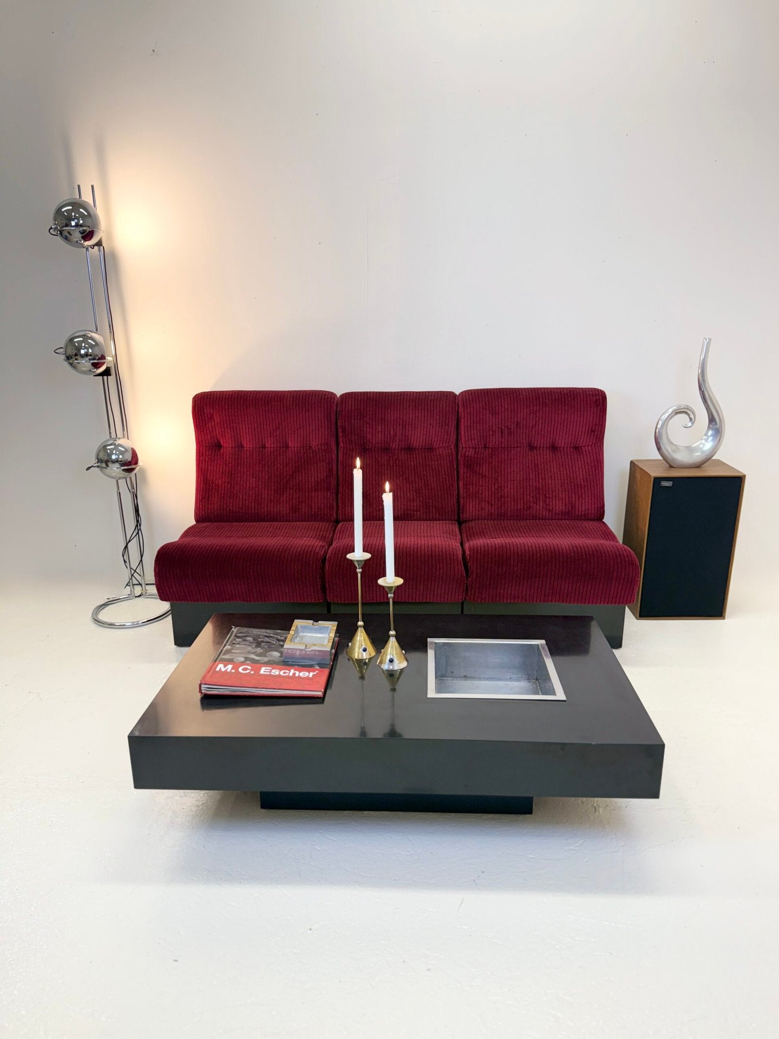 TABLE BASSE MINIMALISTE — ITALY, 1970s