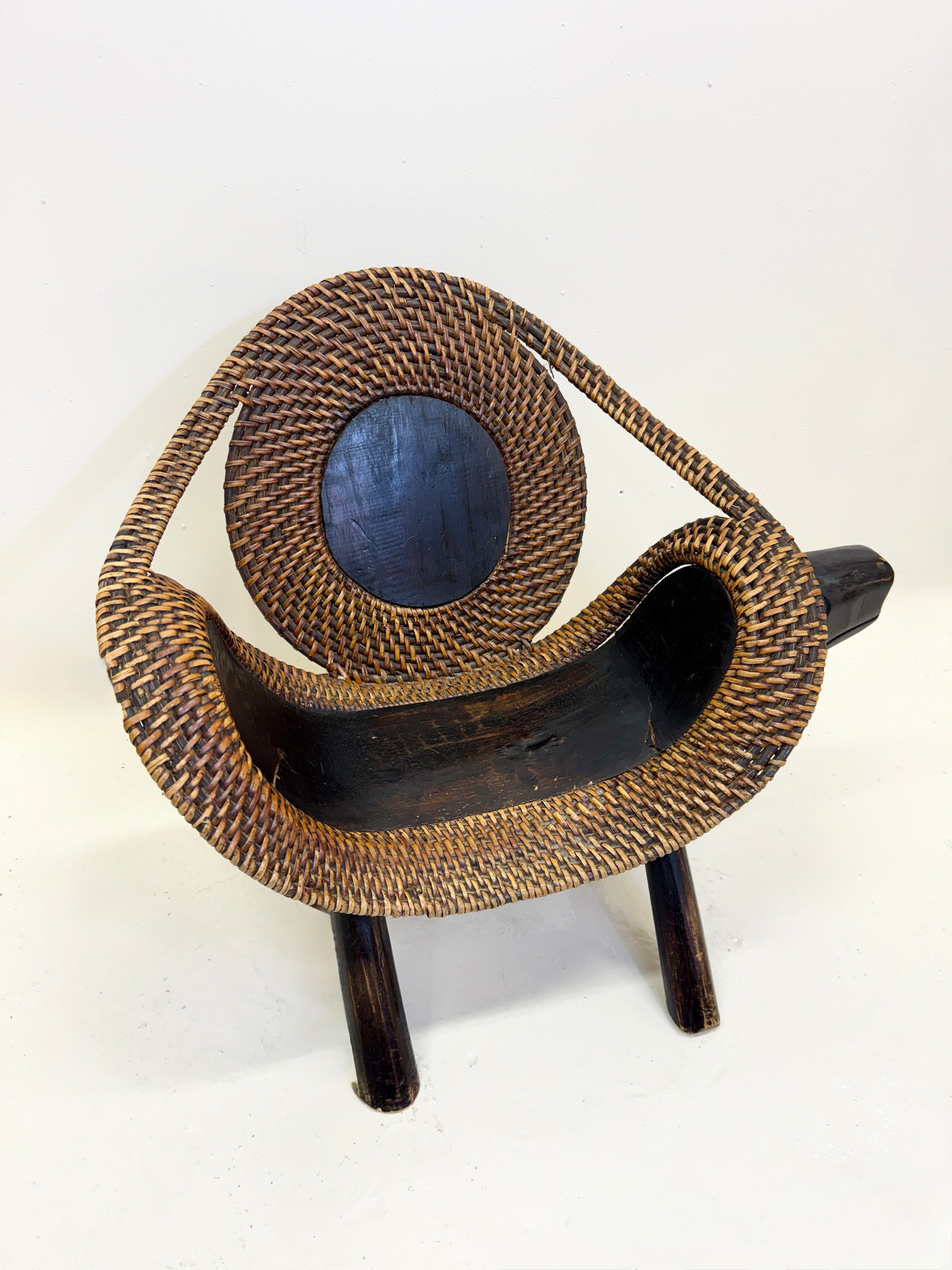 CHAISE ZOOMORPHE « CHIEN » EN BOIS ET ROTIN TRESSÉ, 1960s