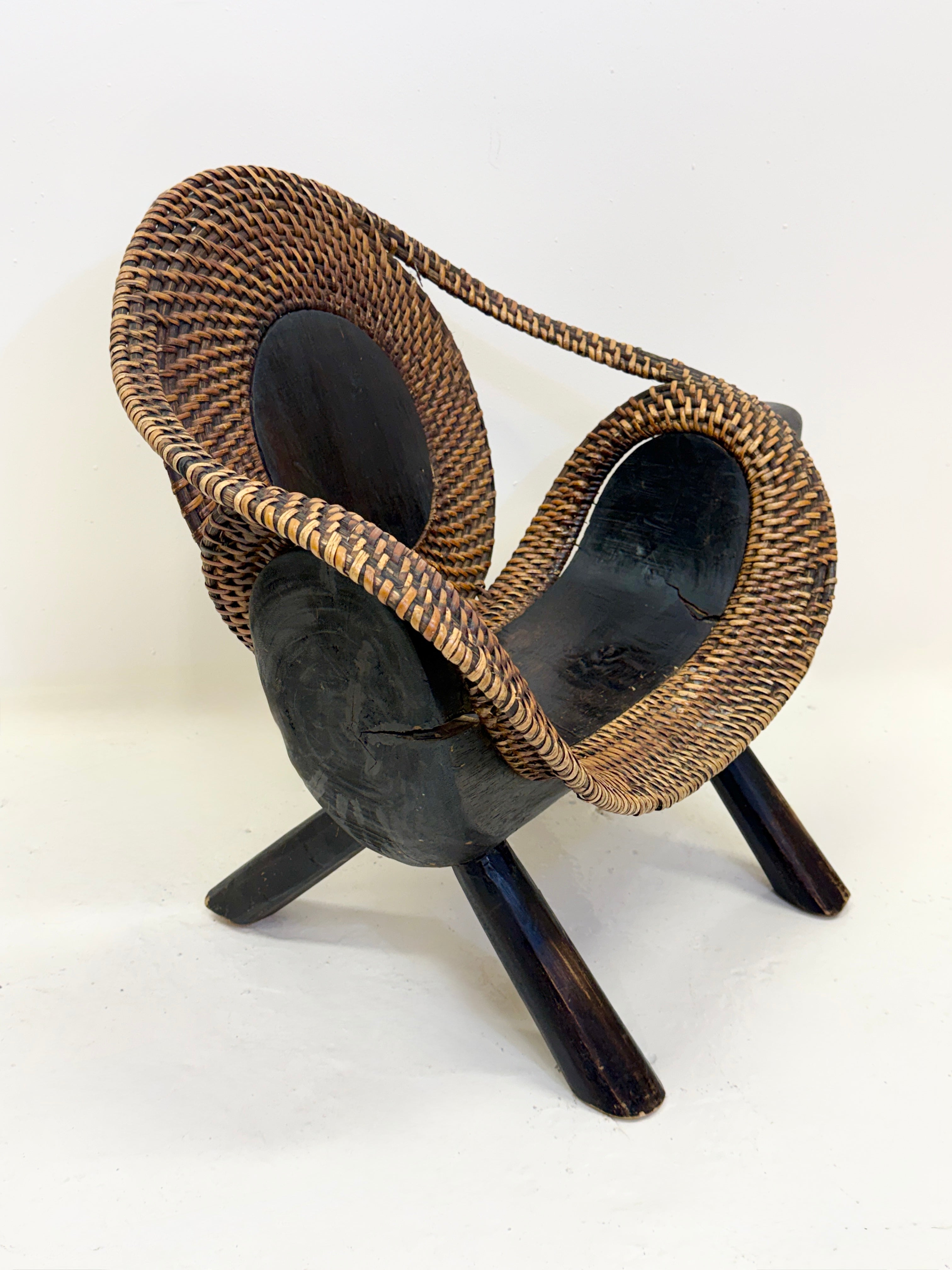CHAISE ZOOMORPHE « CHIEN » EN BOIS ET ROTIN TRESSÉ, 1960s