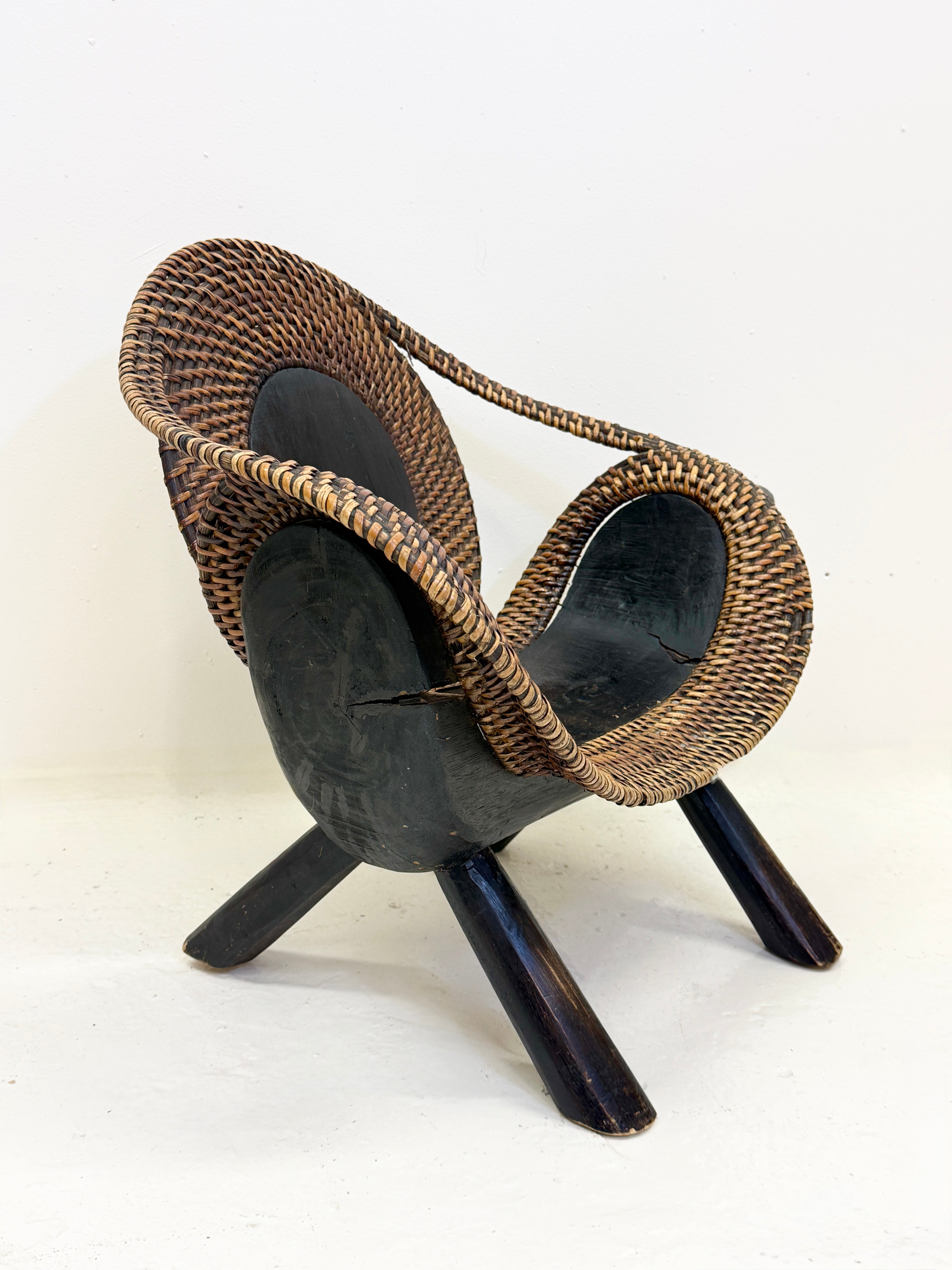 CHAISE ZOOMORPHE « CHIEN » EN BOIS ET ROTIN TRESSÉ, 1960s