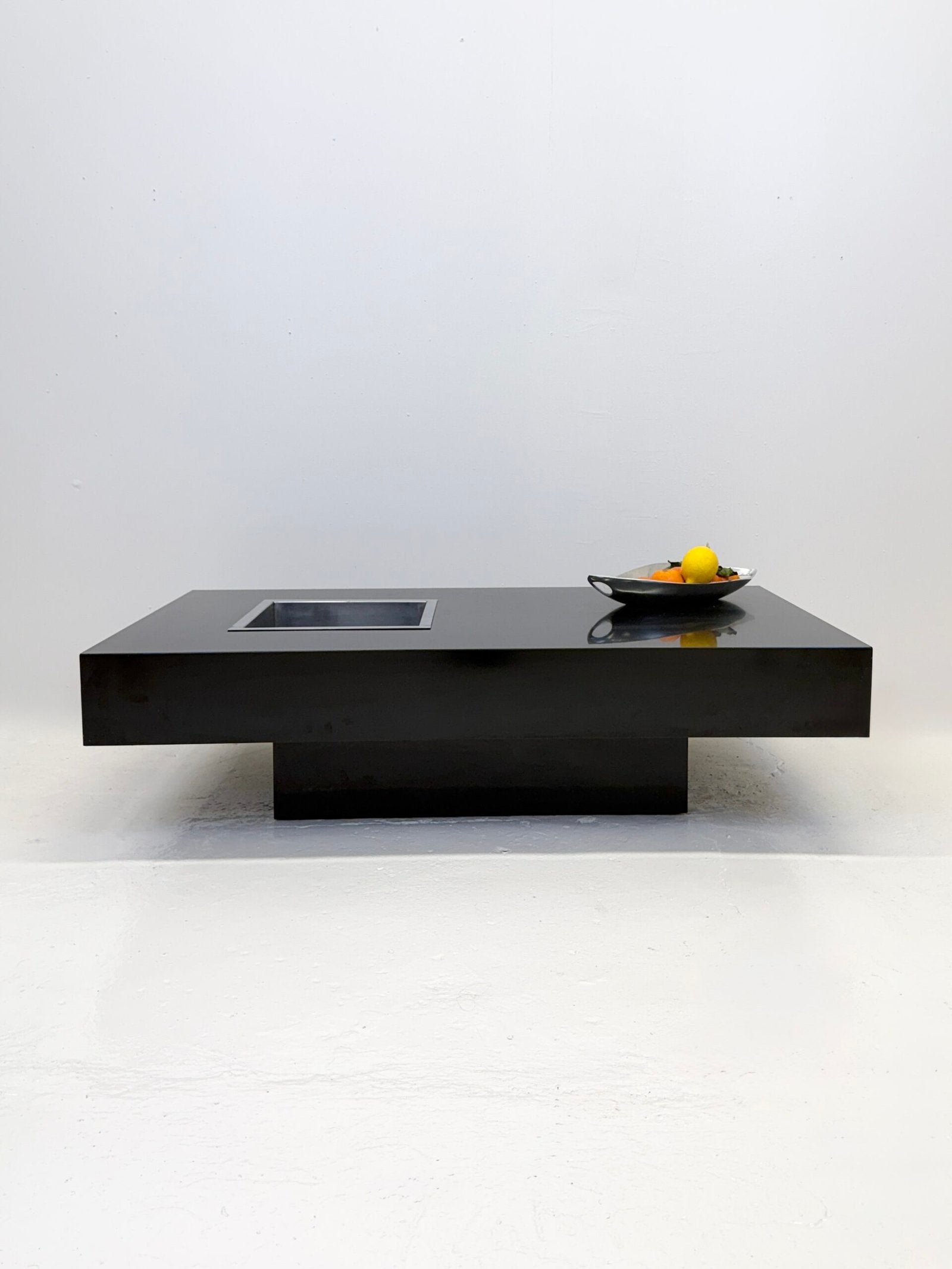 TABLE BASSE MINIMALISTE — ITALY, 1970s
