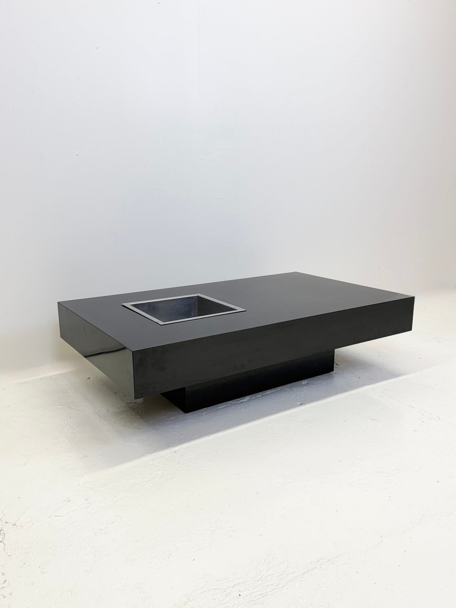 TABLE BASSE MINIMALISTE — ITALY, 1970s