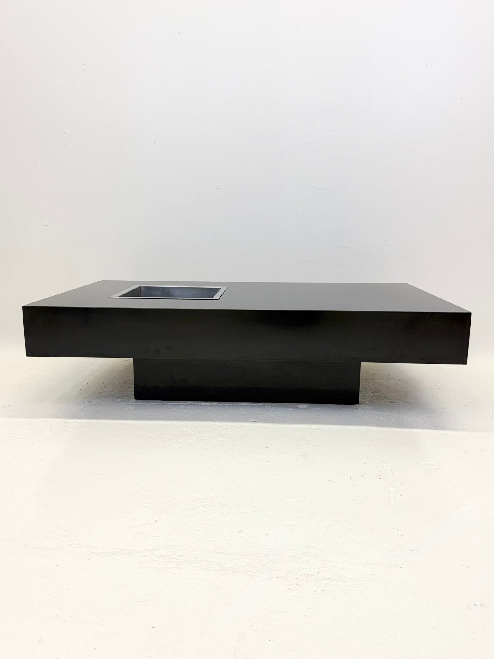 TABLE BASSE MINIMALISTE — ITALY, 1970s