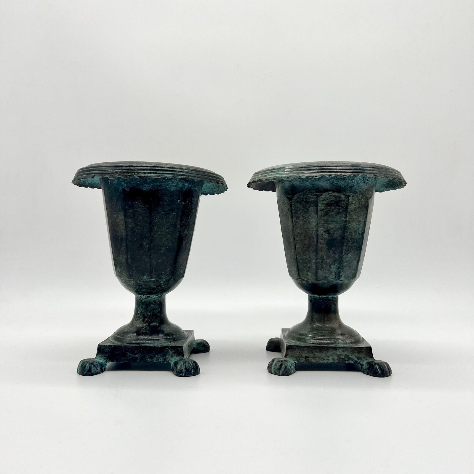 PAIRE DE VASES "MÉDICIS" VERT-DE-GRIS  – 1950s