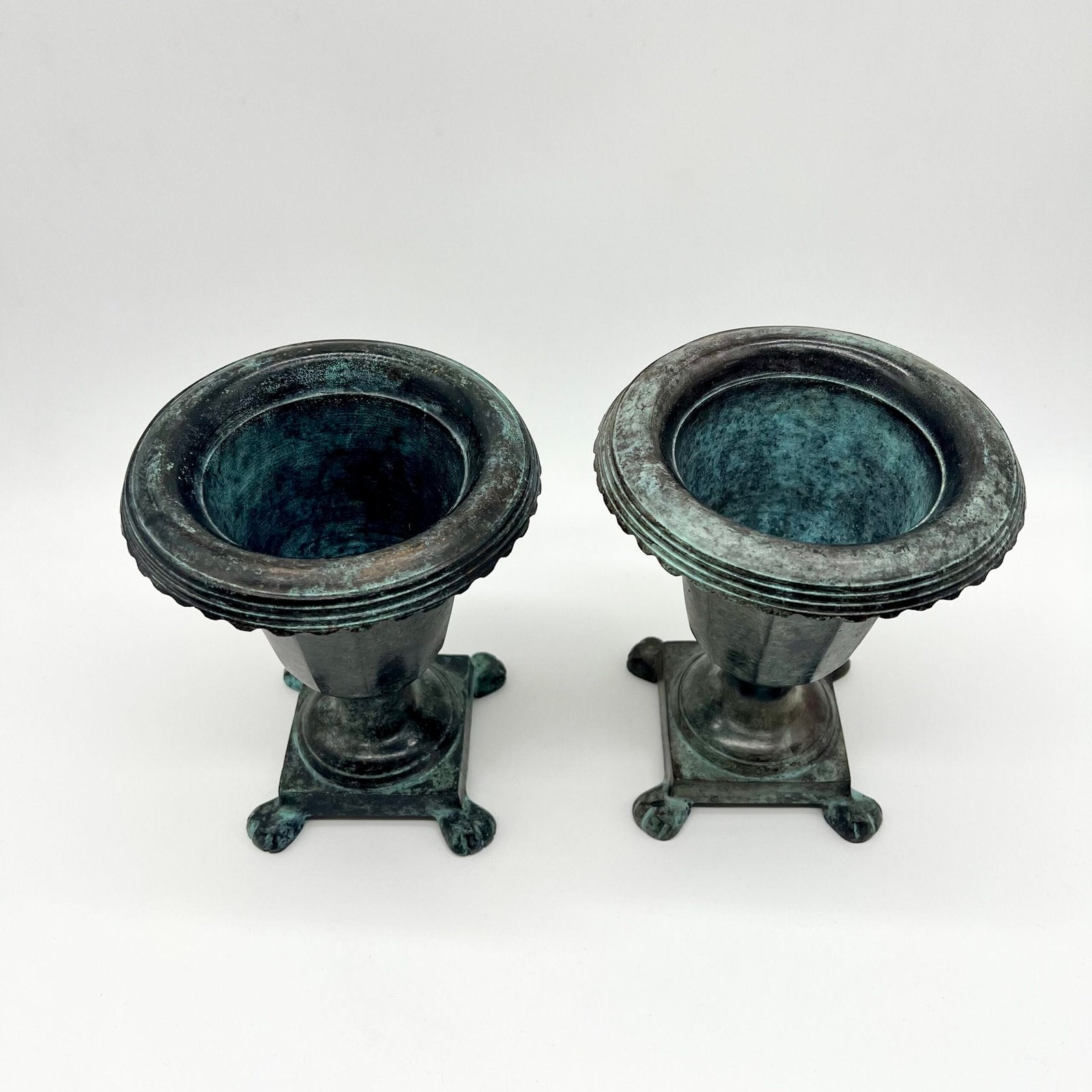 PAIRE DE VASES "MÉDICIS" VERT-DE-GRIS  – 1950s