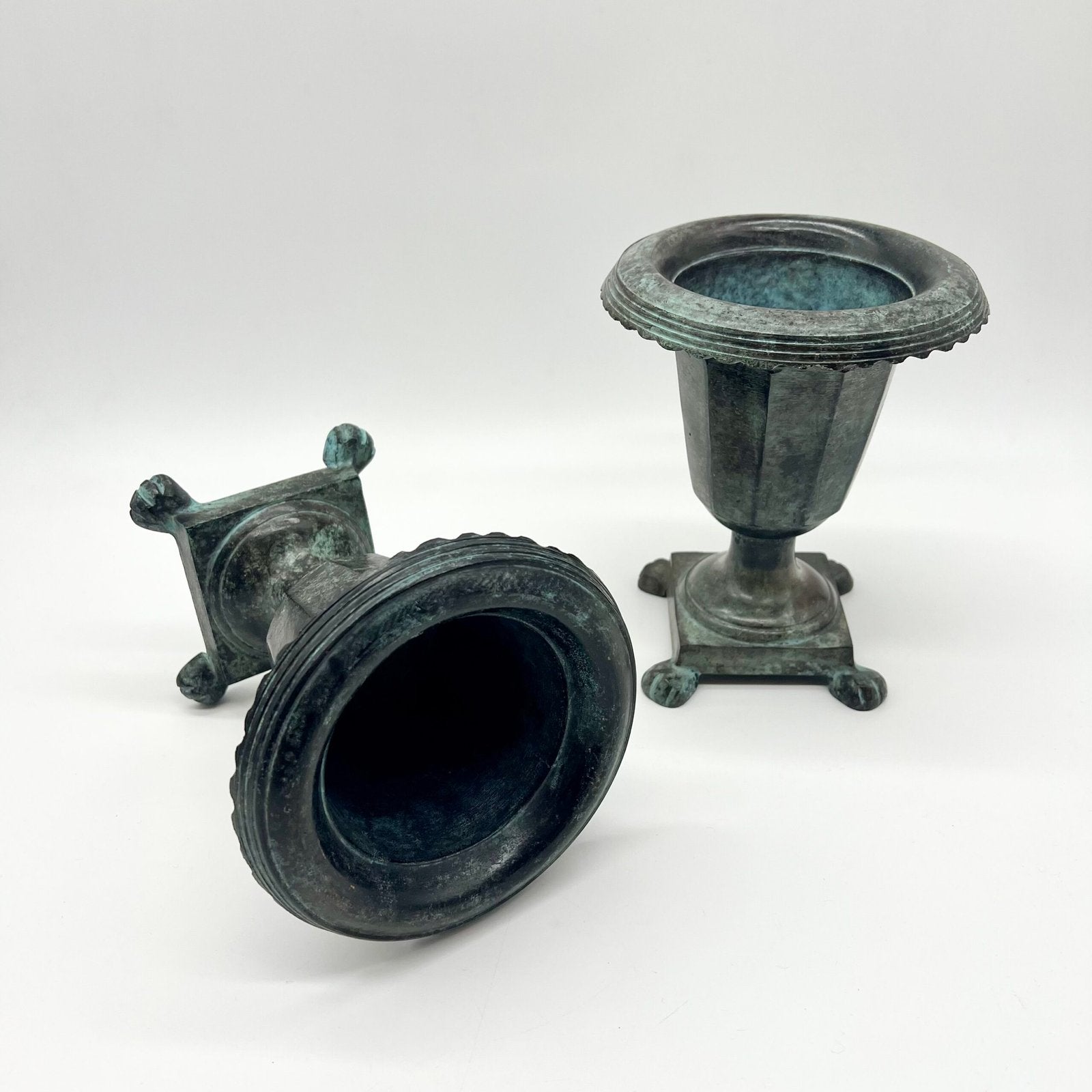 PAIRE DE VASES "MÉDICIS" VERT-DE-GRIS  – 1950s