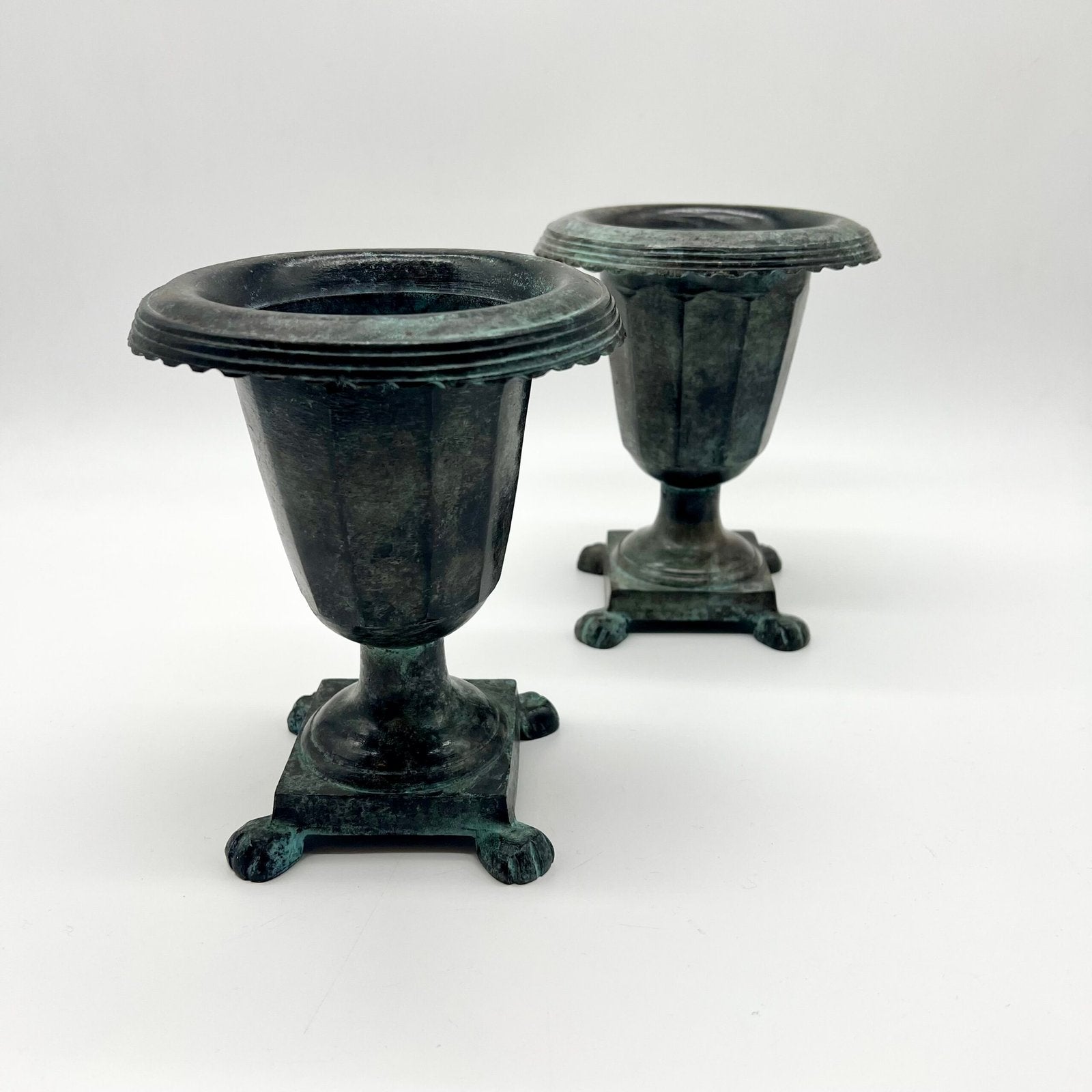 PAIRE DE VASES "MÉDICIS" VERT-DE-GRIS  – 1950s