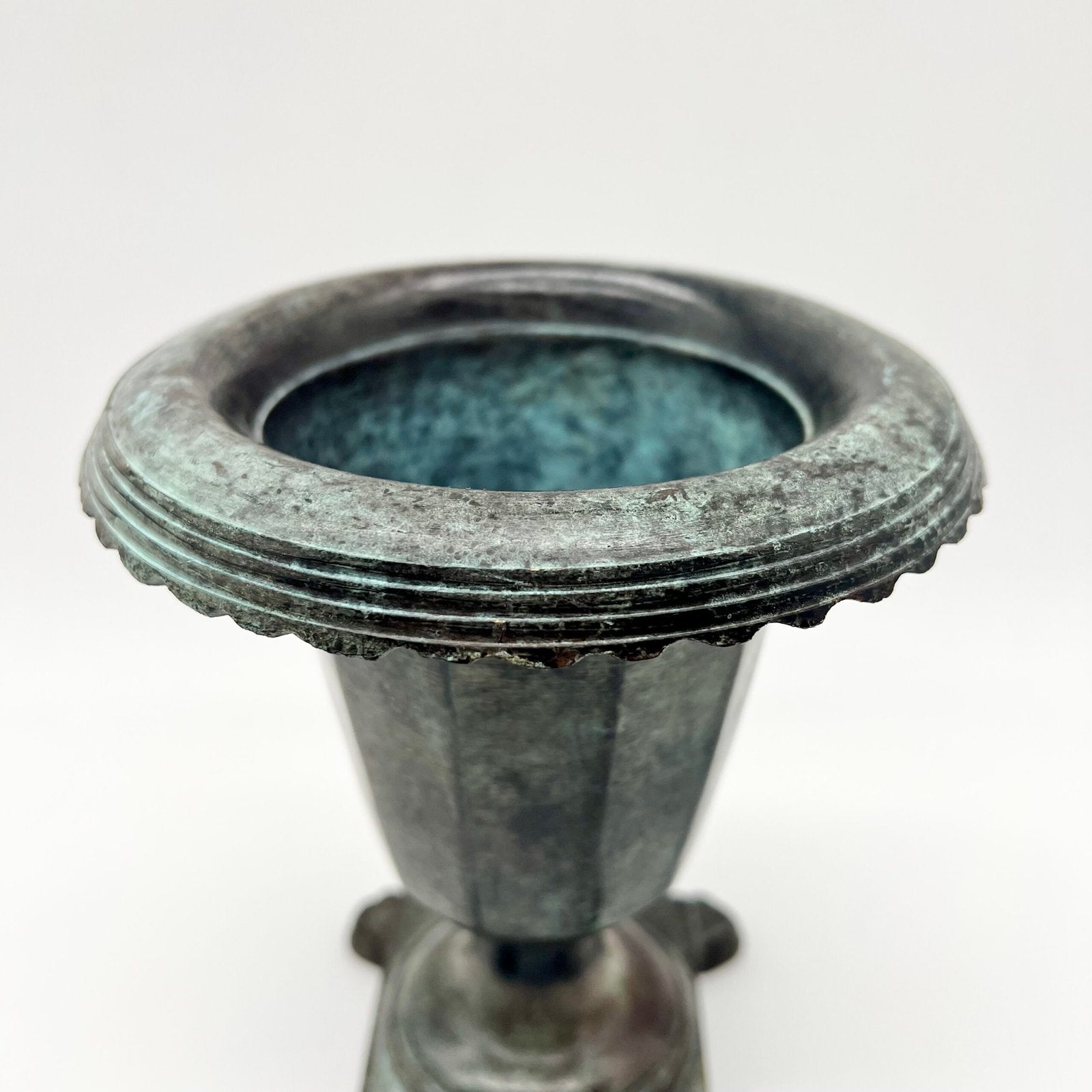 PAIRE DE VASES "MÉDICIS" VERT-DE-GRIS  – 1950s