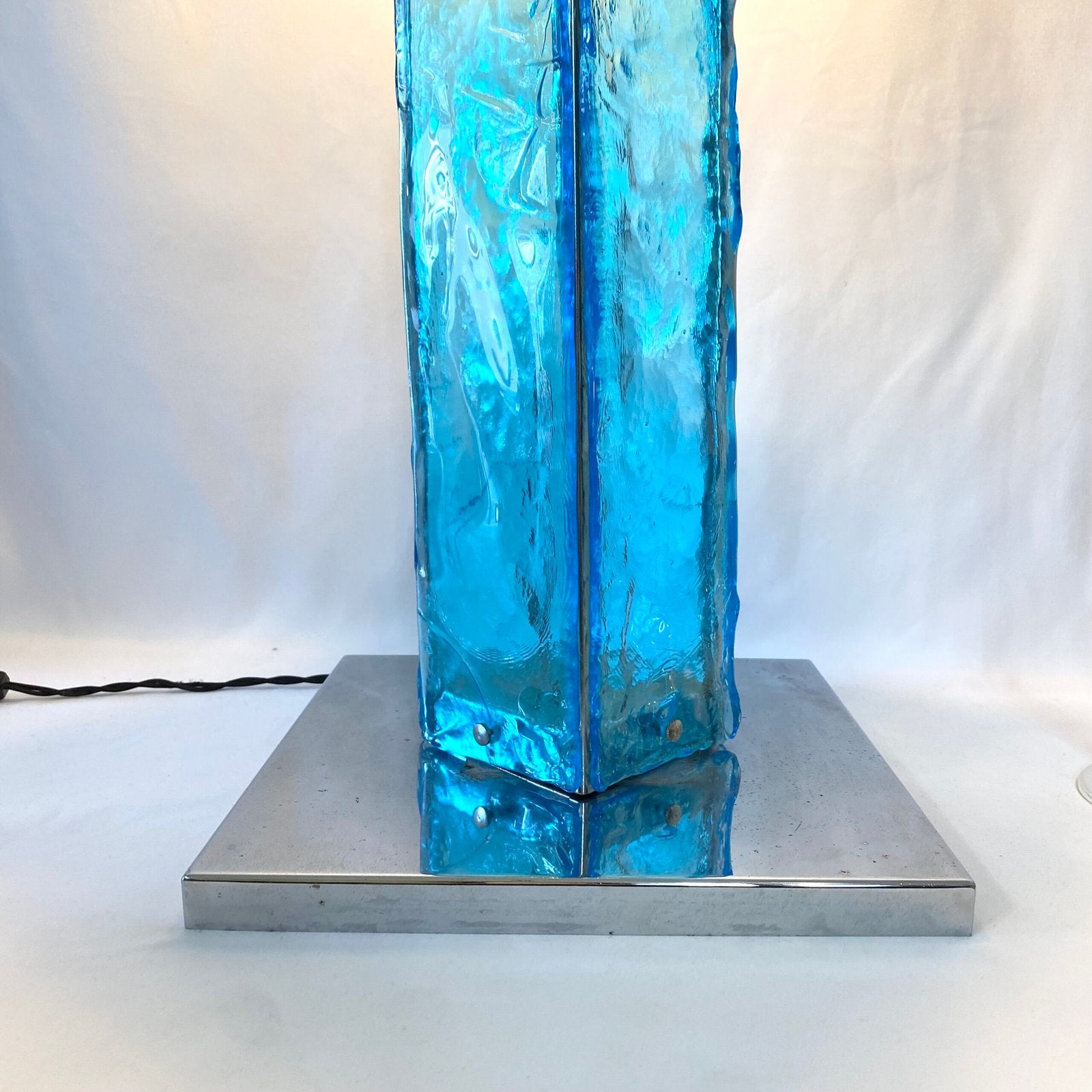 GRANDE LAMPE MURANO BLEU ET CHROME, 1960s. ITALY