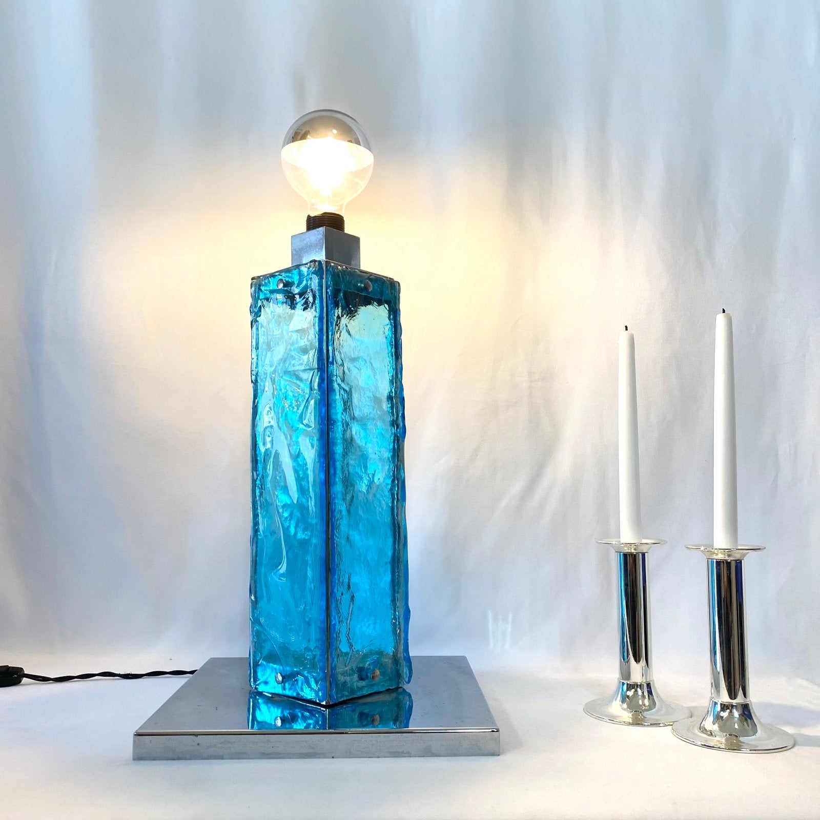 GRANDE LAMPE MURANO BLEU ET CHROME, 1960s. ITALY