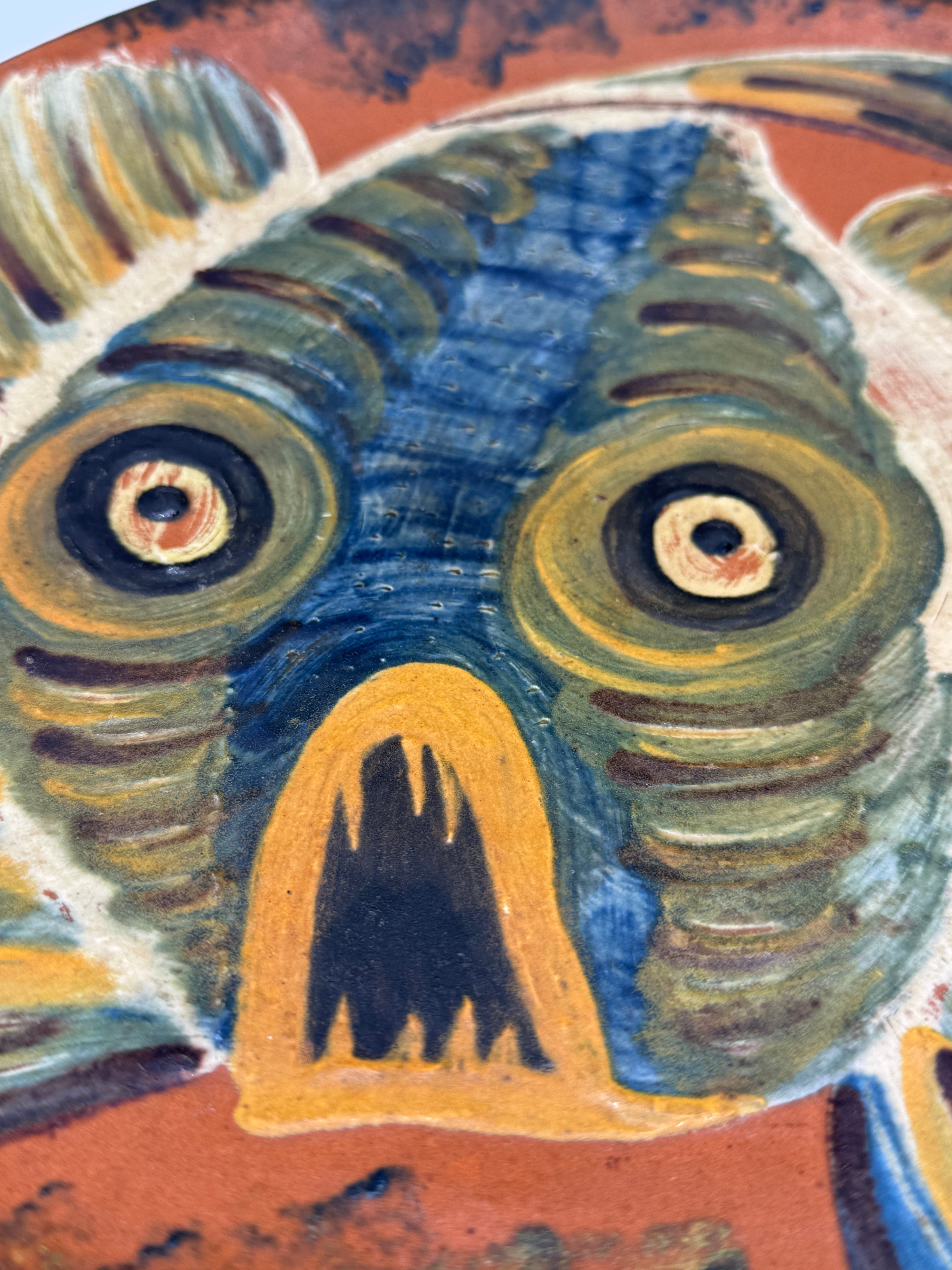 GRANDE ASSIETTE MURALE POISSON – PUIGDEMONT, CATALOGNE, 1960s