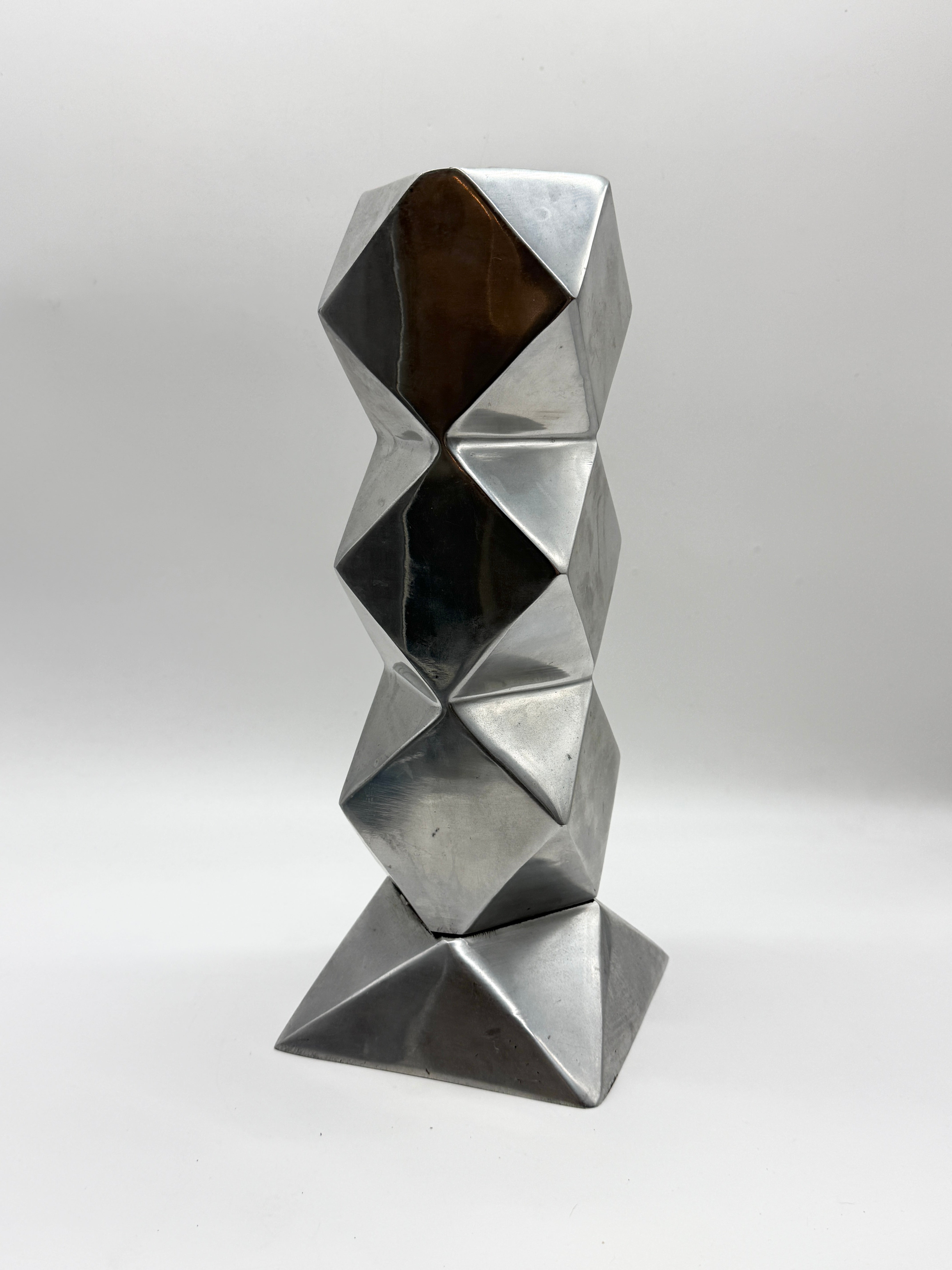 GRAND VASE SCULPTURAL EN FONTE D’ALUMINIUM, 1970s