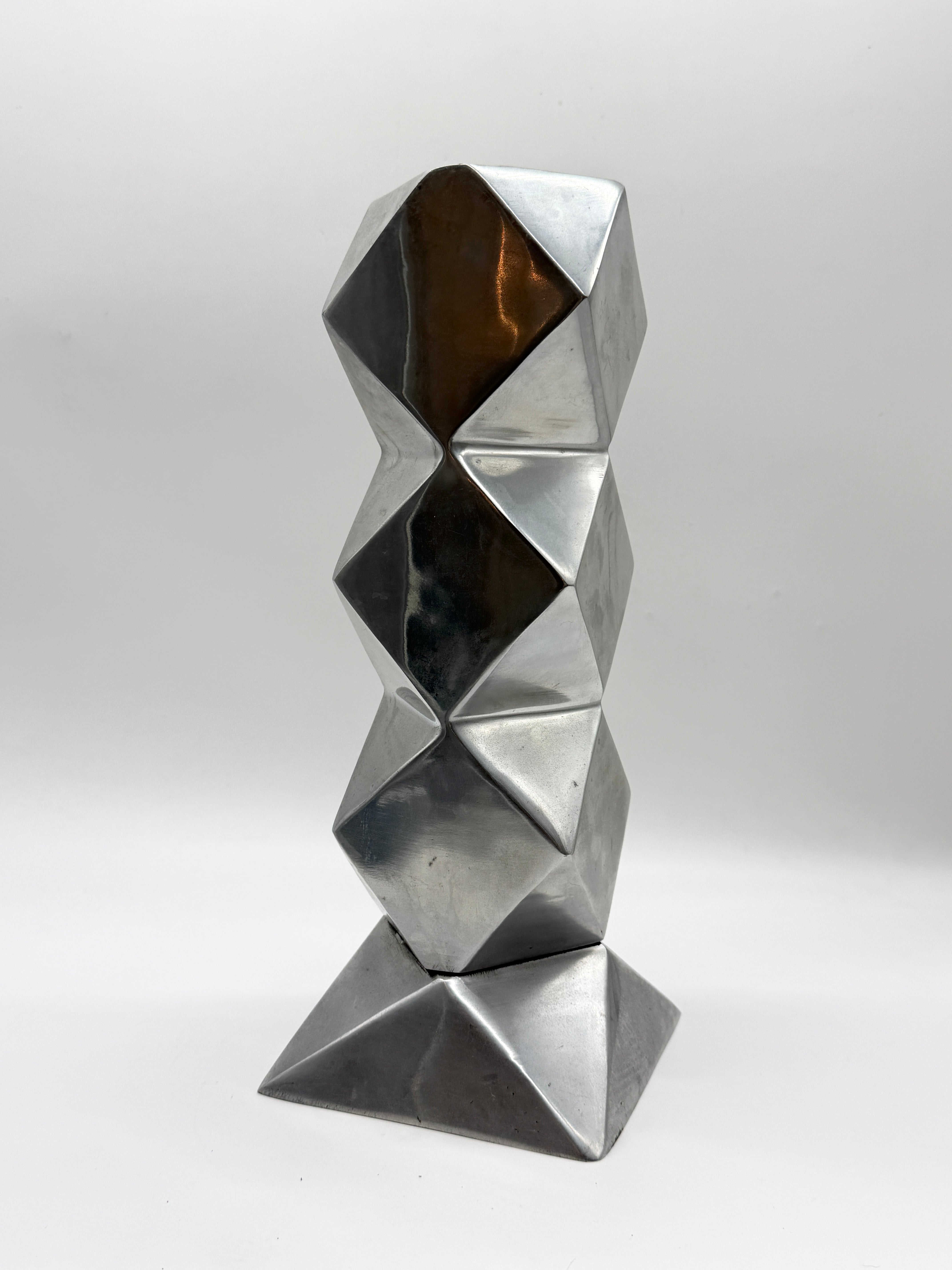 GRAND VASE SCULPTURAL EN FONTE D’ALUMINIUM, 1970s