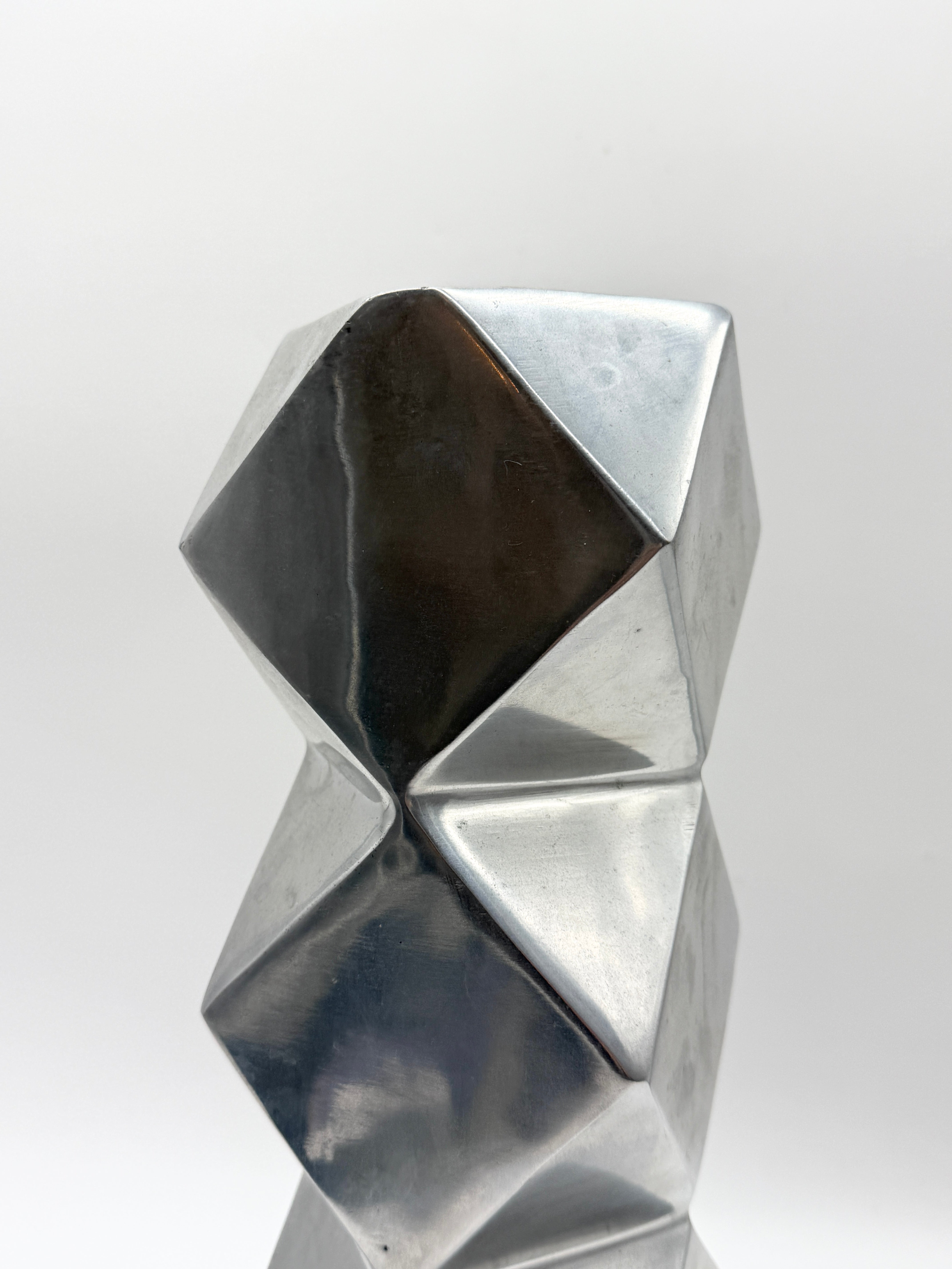 GRAND VASE SCULPTURAL EN FONTE D’ALUMINIUM, 1970s