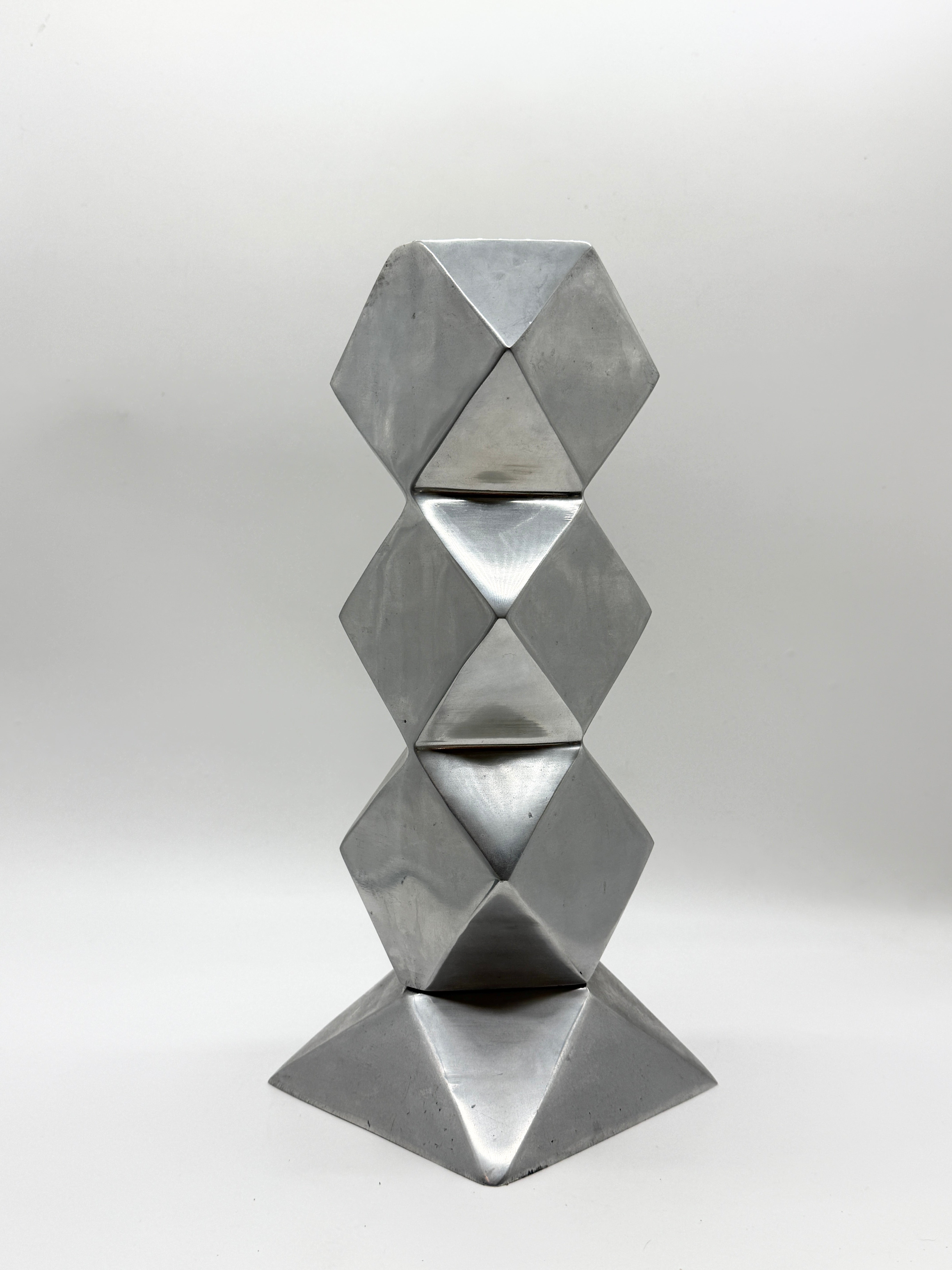 GRAND VASE SCULPTURAL EN FONTE D’ALUMINIUM, 1970s
