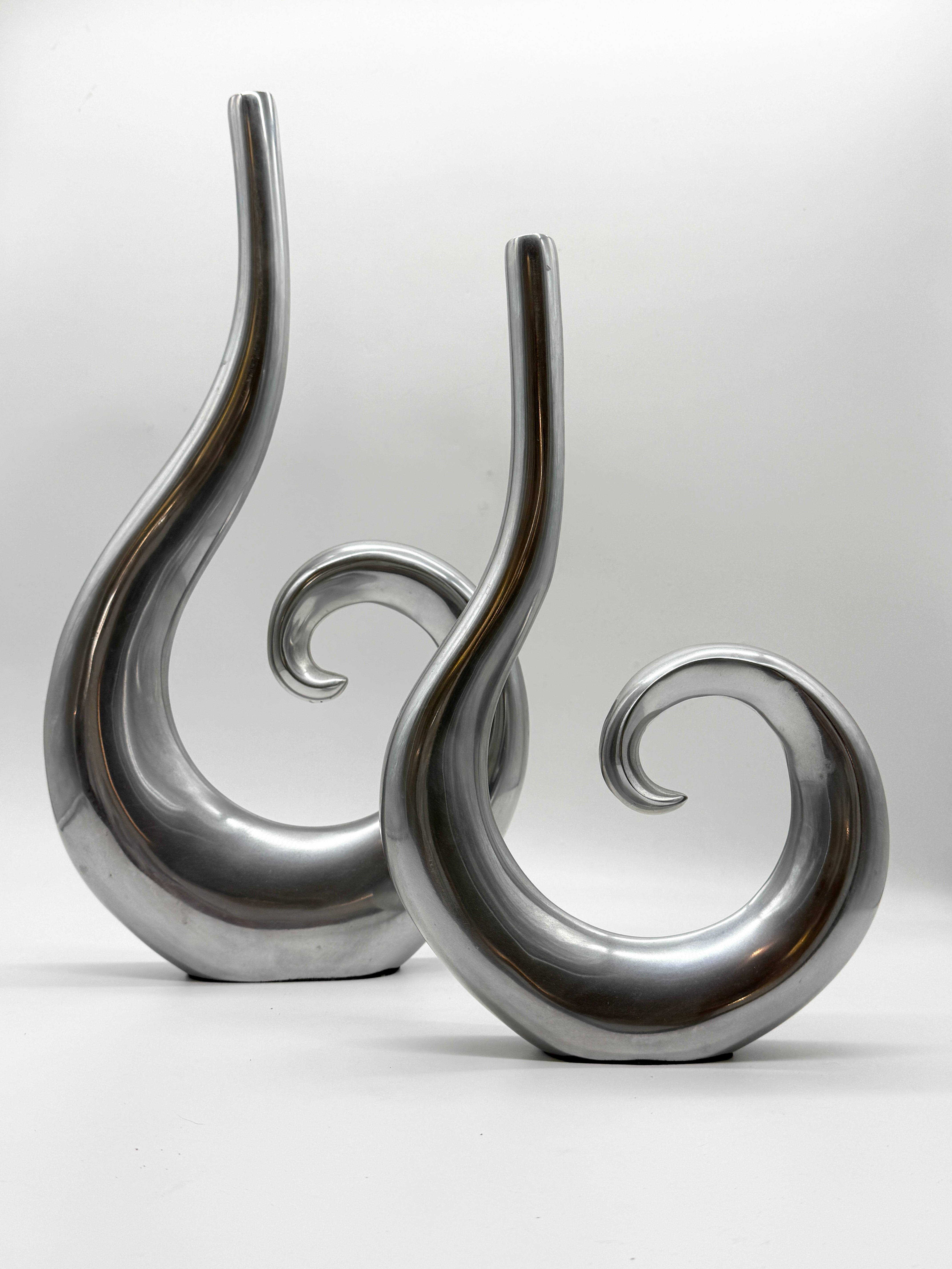 GRAND VASE SPIRALE EN FONTE D’ALUMINIUM, 1970s