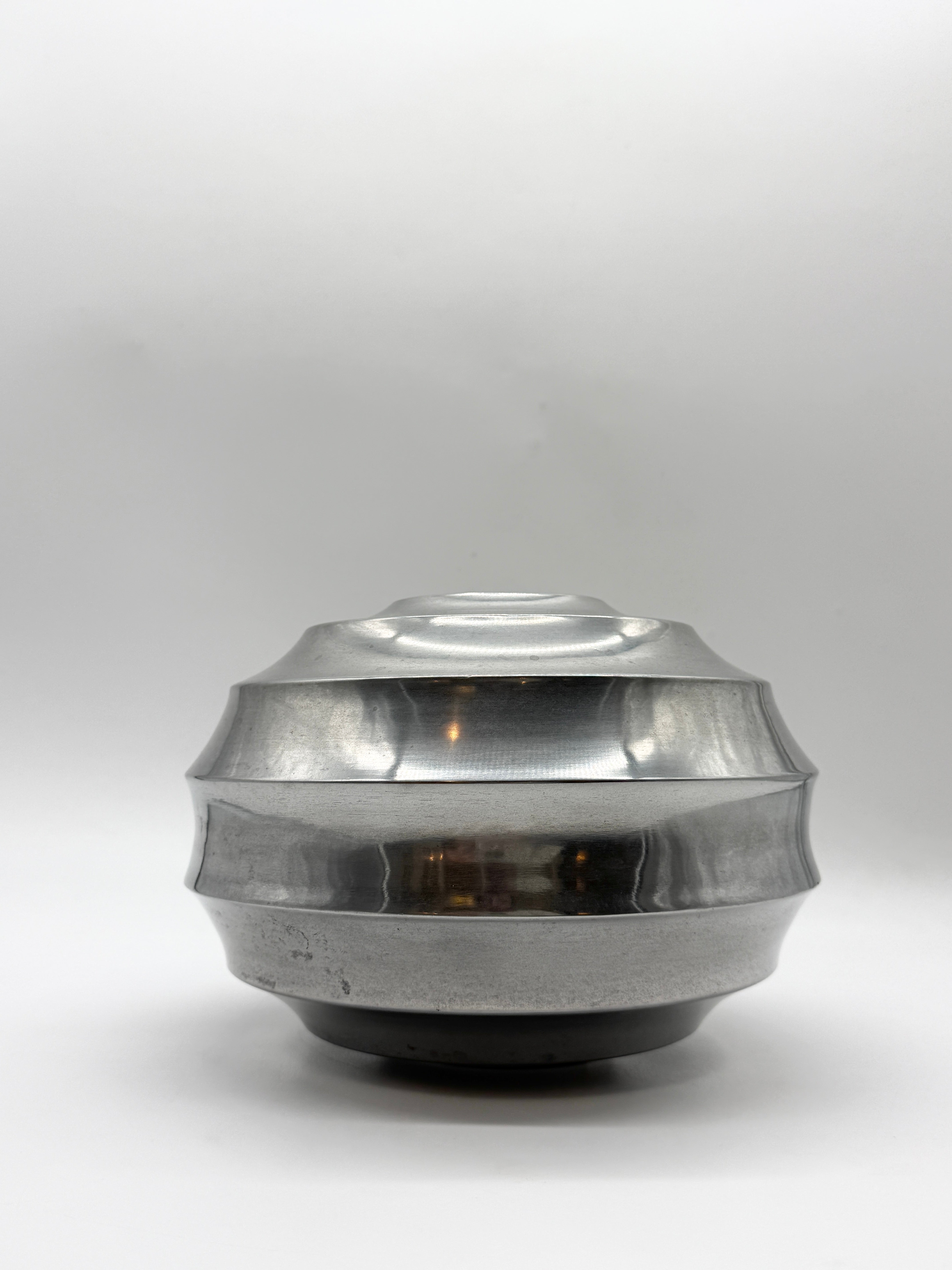 VASE SPACE "SOUCOUPE" EN FONTE D’ALUMINIUM, 1970s