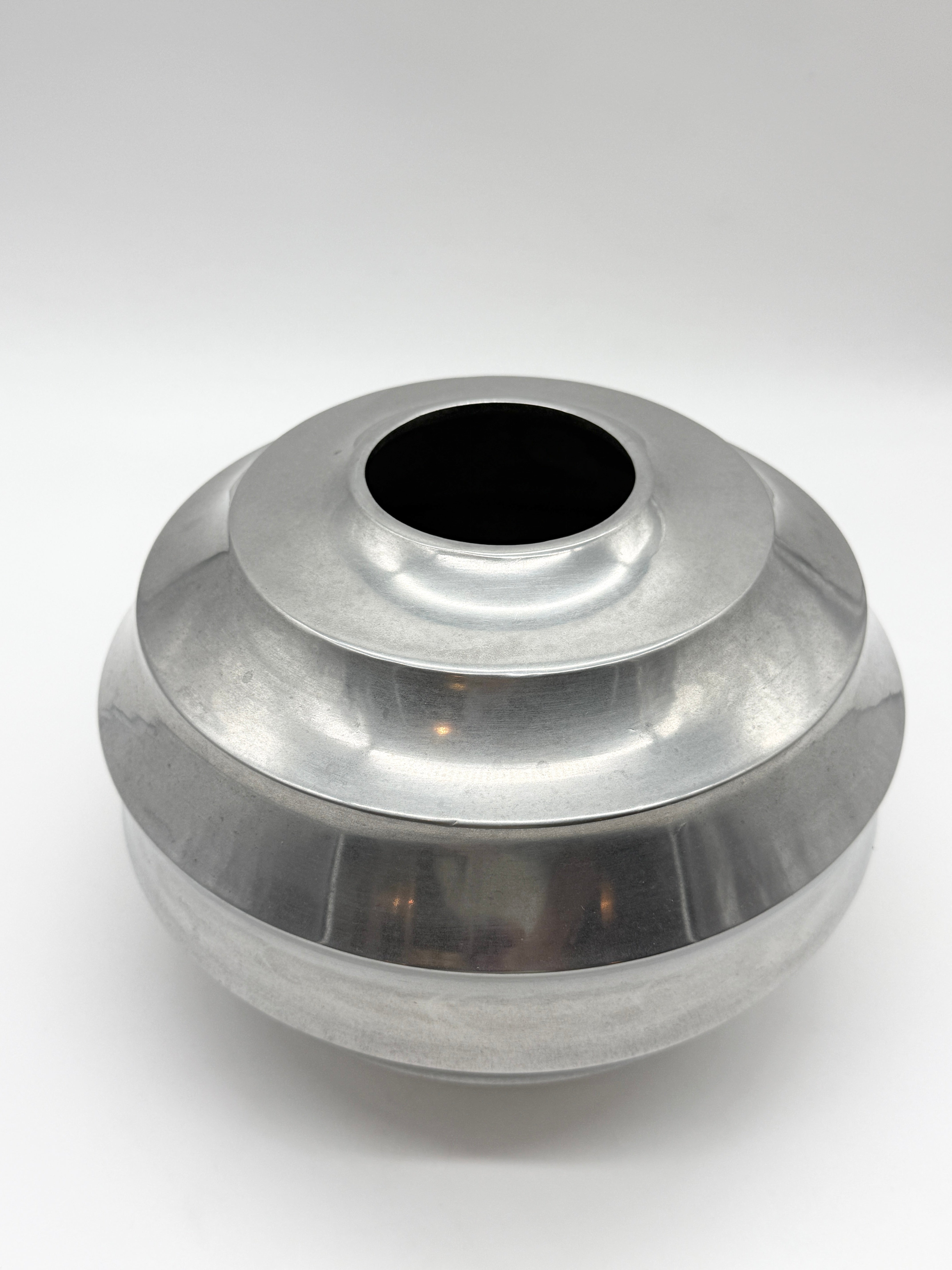 VASE SPACE "SOUCOUPE" EN FONTE D’ALUMINIUM, 1970s