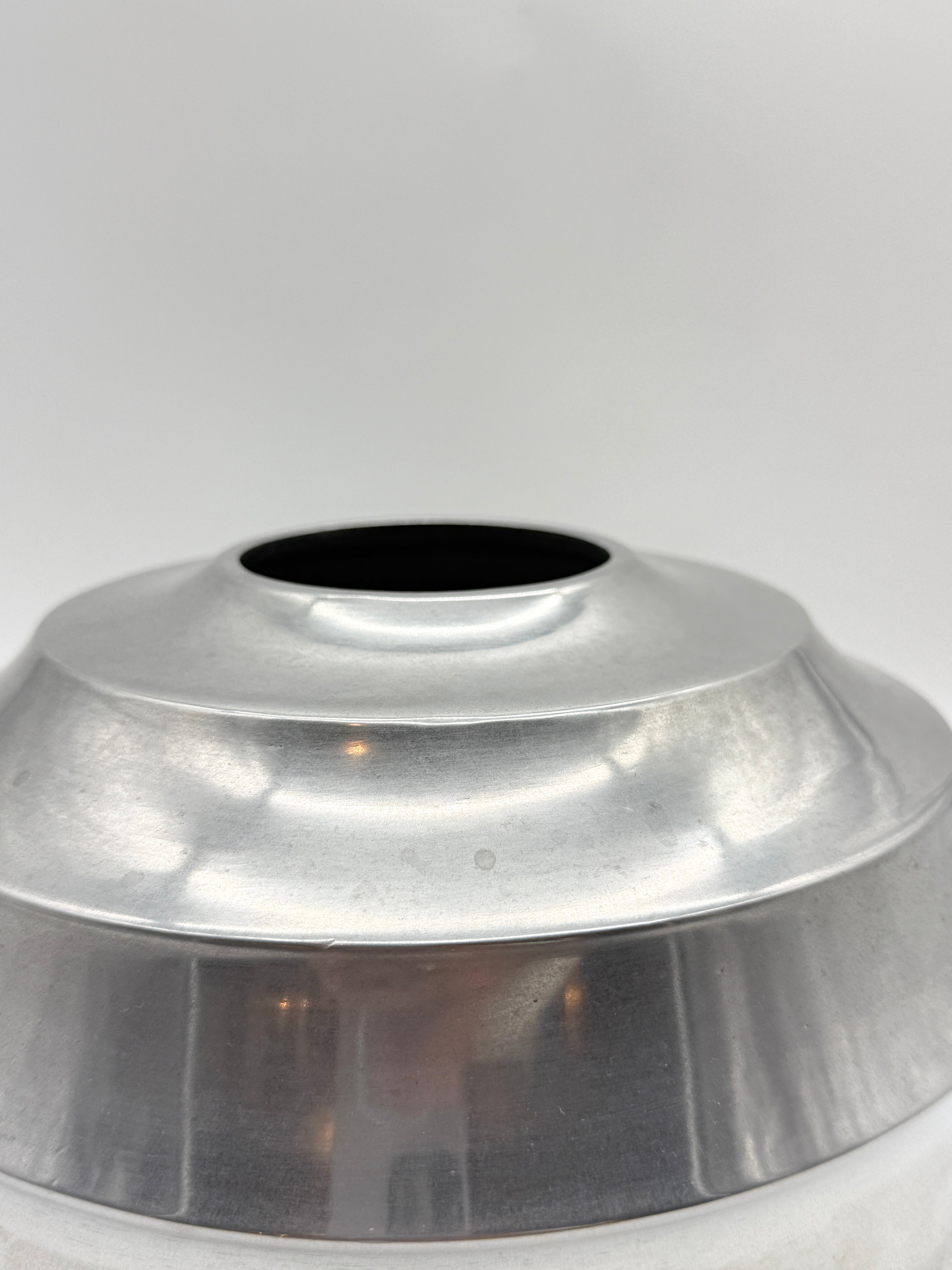 VASE SPACE "SOUCOUPE" EN FONTE D’ALUMINIUM, 1970s
