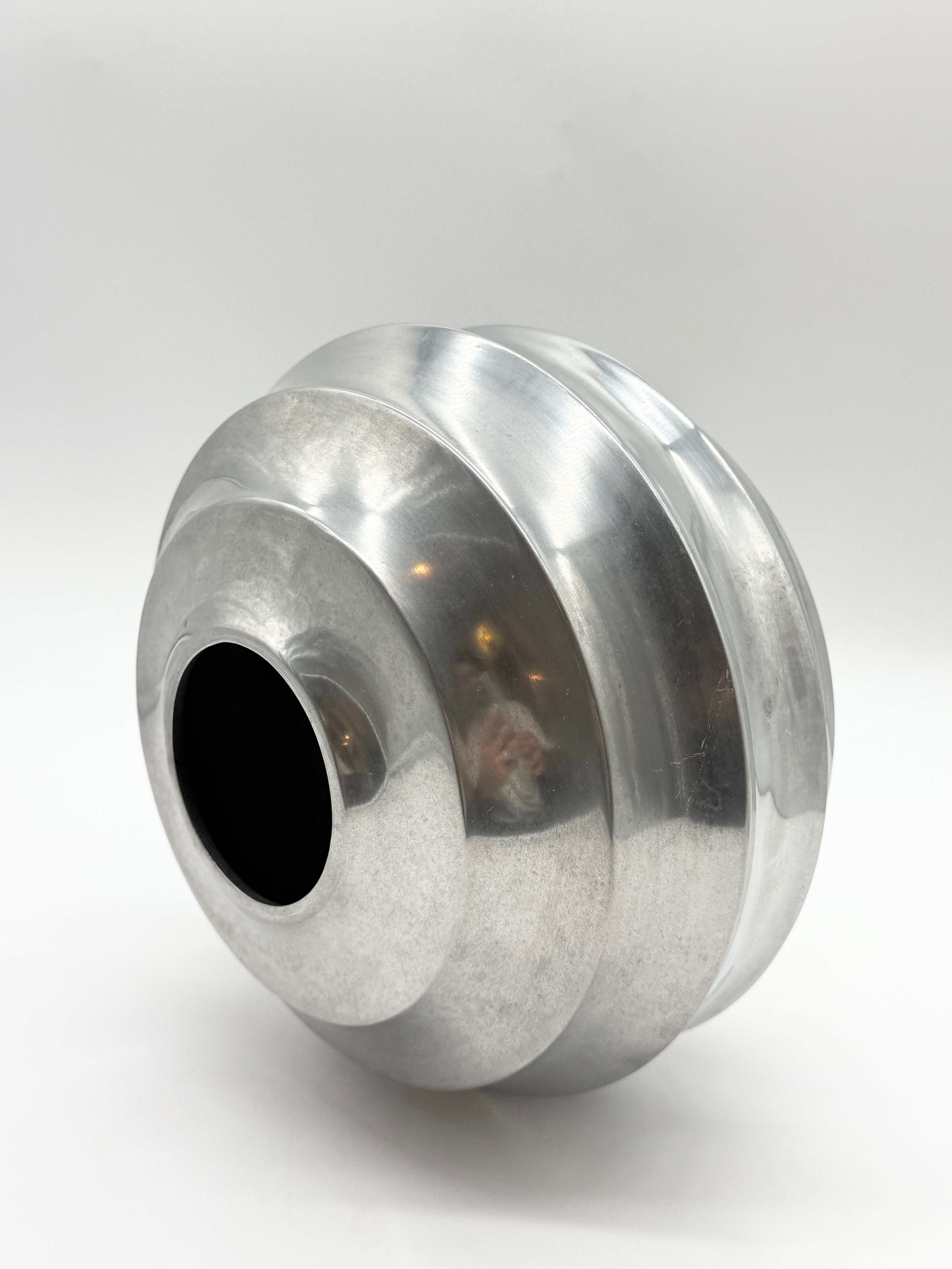 VASE SPACE "SOUCOUPE" EN FONTE D’ALUMINIUM, 1970s