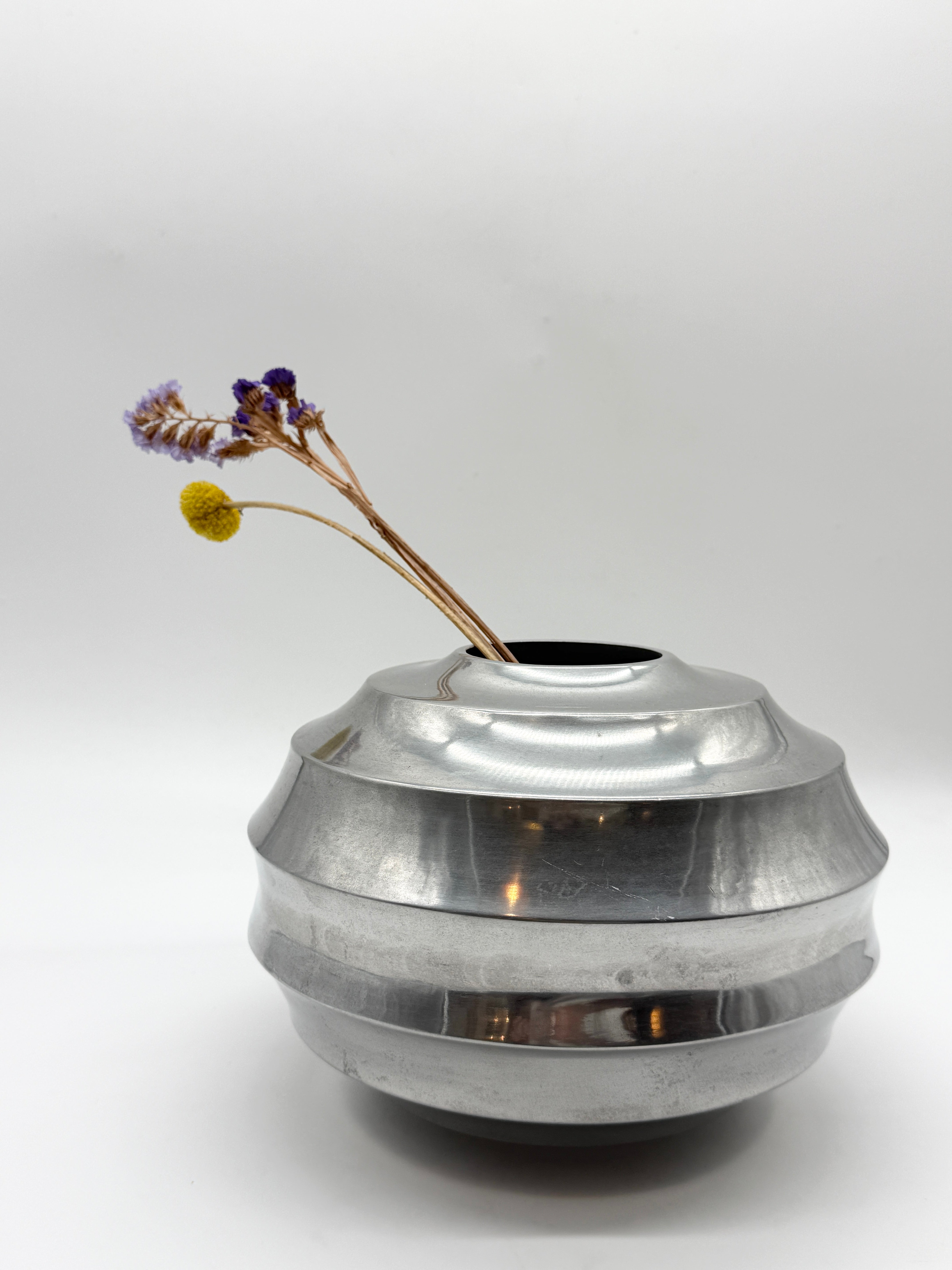 VASE SPACE "SOUCOUPE" EN FONTE D’ALUMINIUM, 1970s