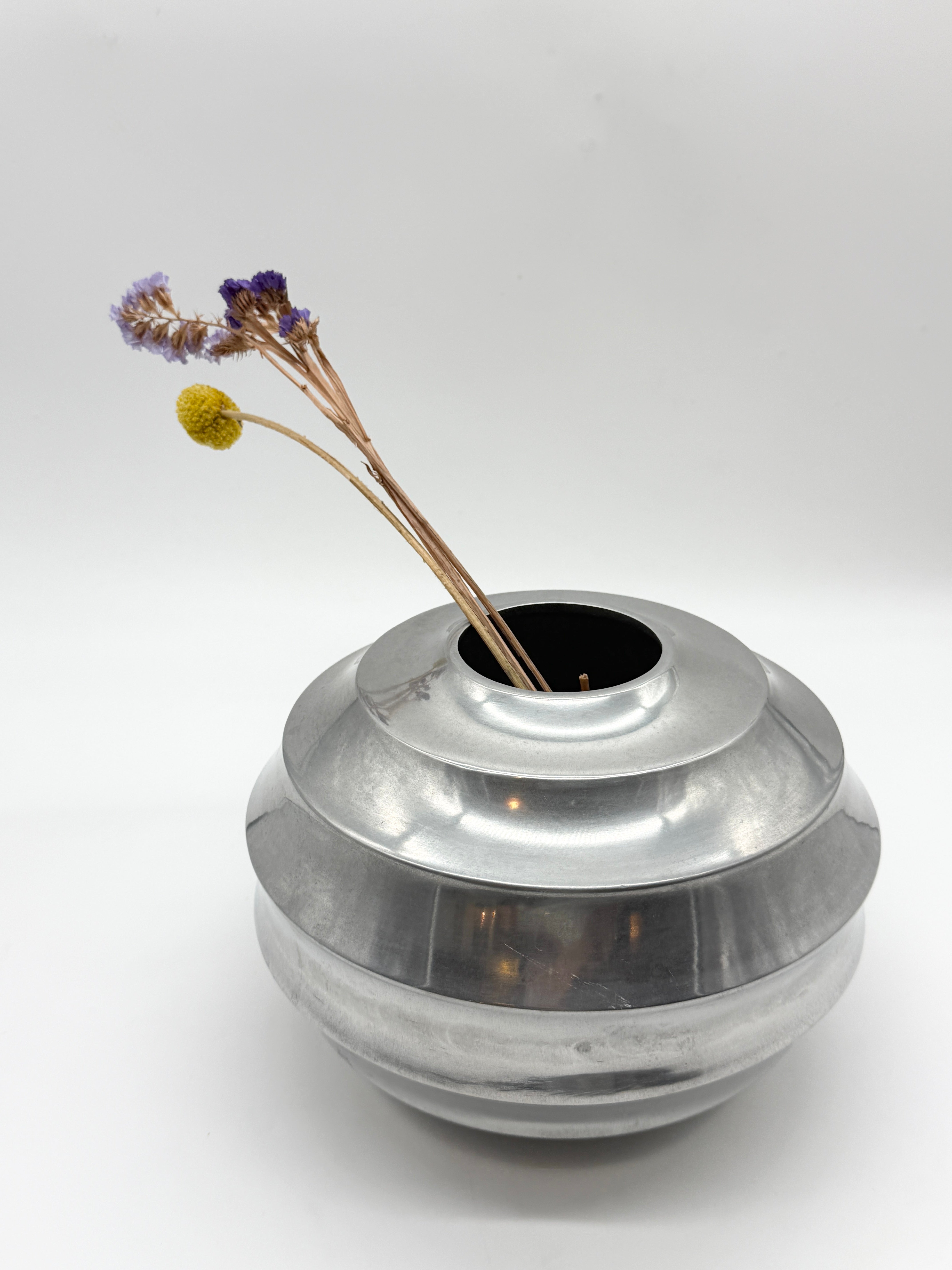 VASE SPACE "SOUCOUPE" EN FONTE D’ALUMINIUM, 1970s