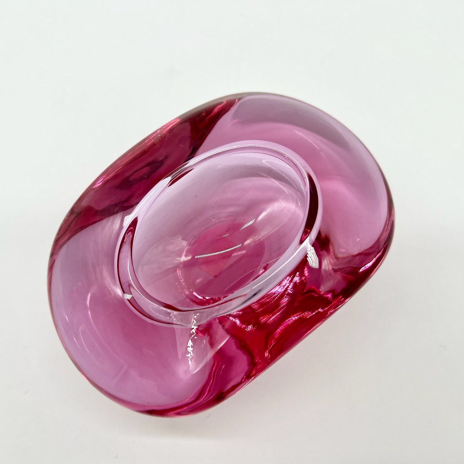 CENDRIER ROSE, CRISTAL DE BOHÈME, 1960