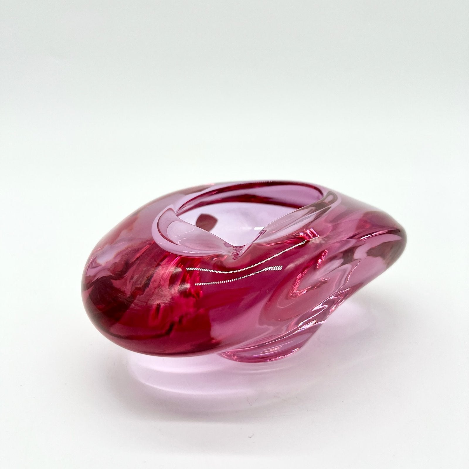 CENDRIER ROSE, CRISTAL DE BOHÈME, 1960