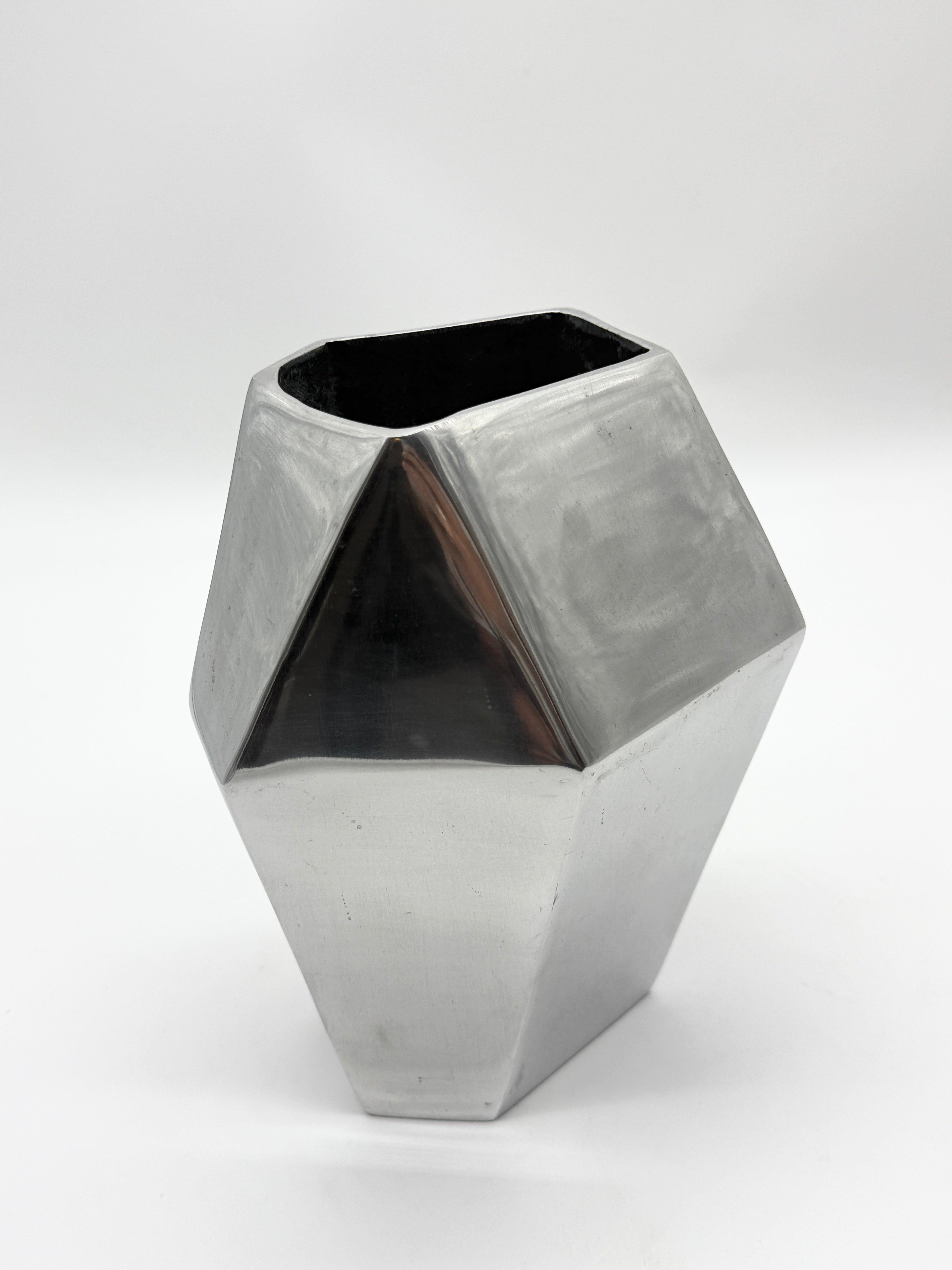 VASE "PRISME" EN FONTE D’ALUMINIUM, 1980s