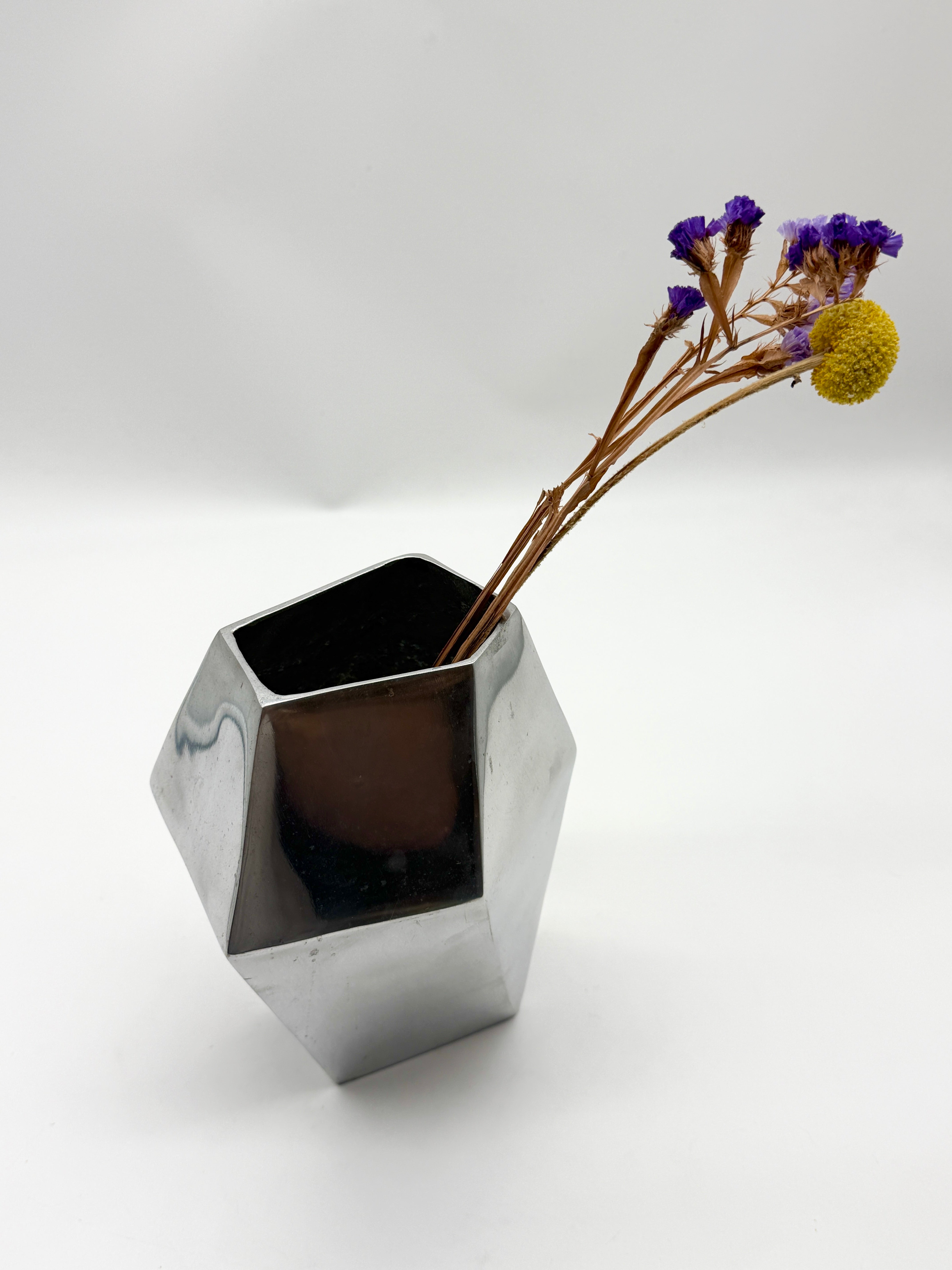VASE "PRISME" EN FONTE D’ALUMINIUM, 1980s