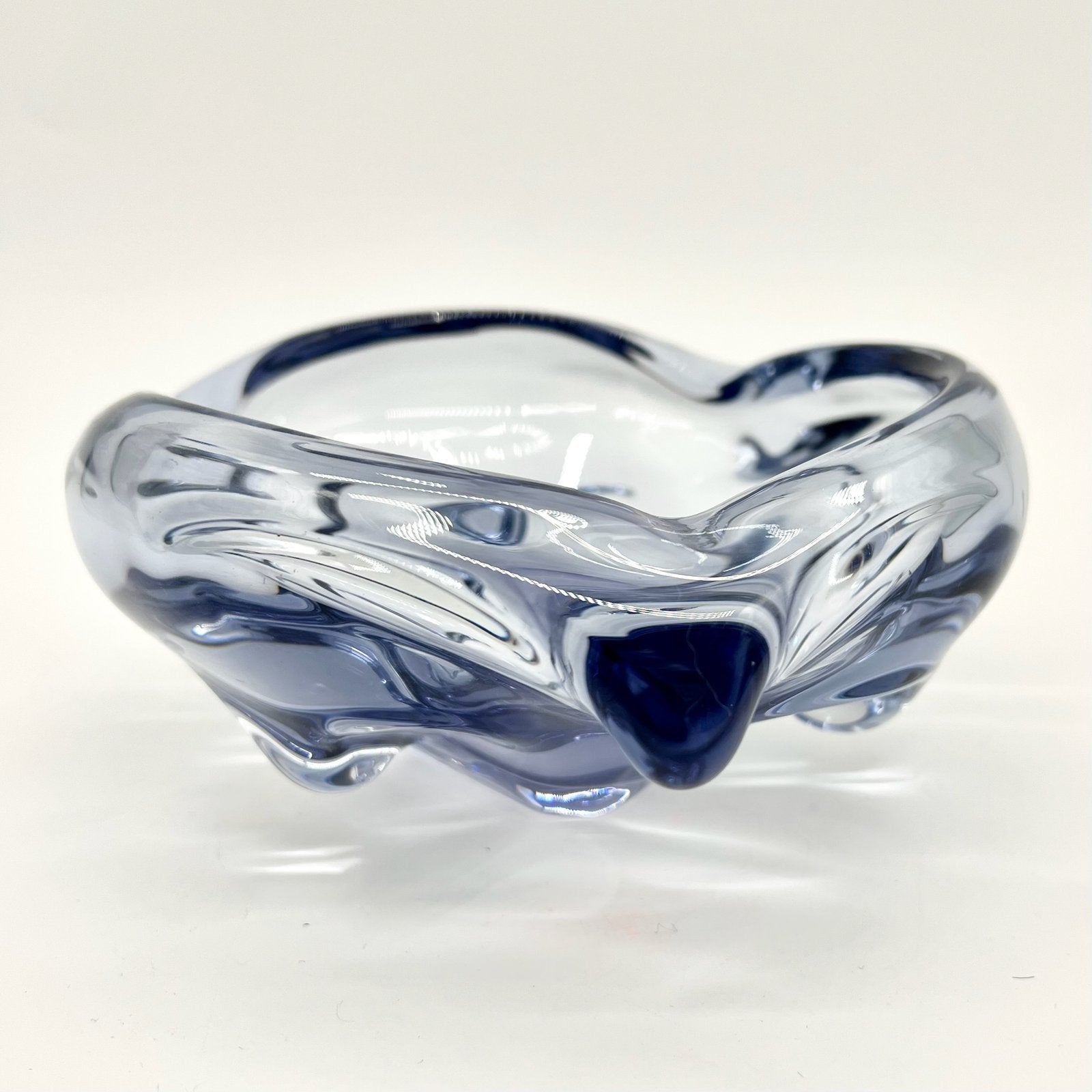 CENDRIER  CRISTAL DE BOHÈME BLEU FUMÉ, 1970