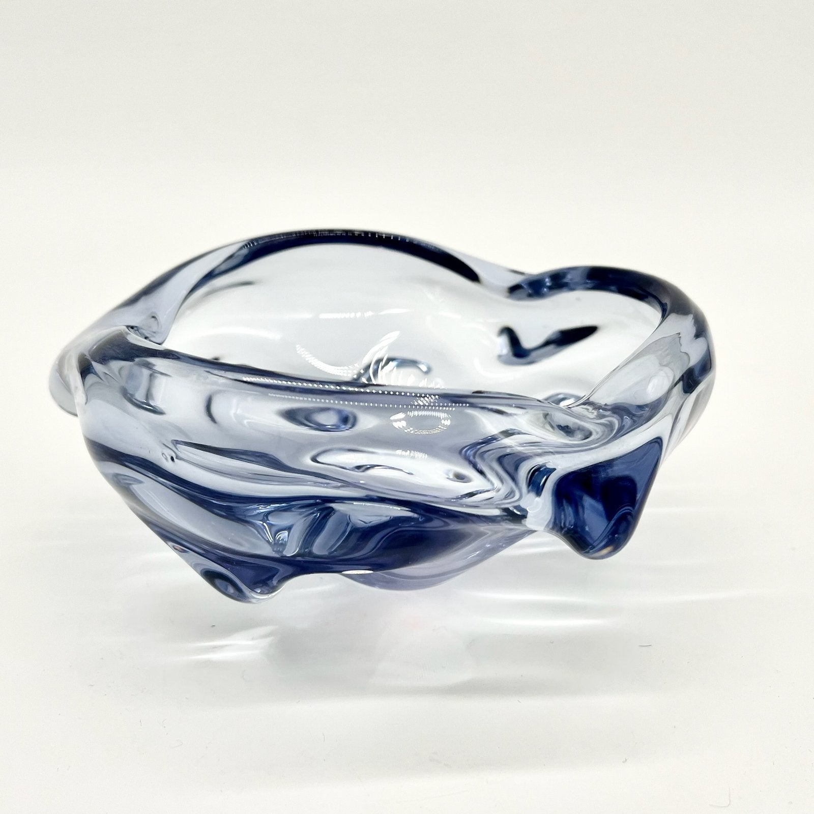 CENDRIER  CRISTAL DE BOHÈME BLEU FUMÉ, 1970