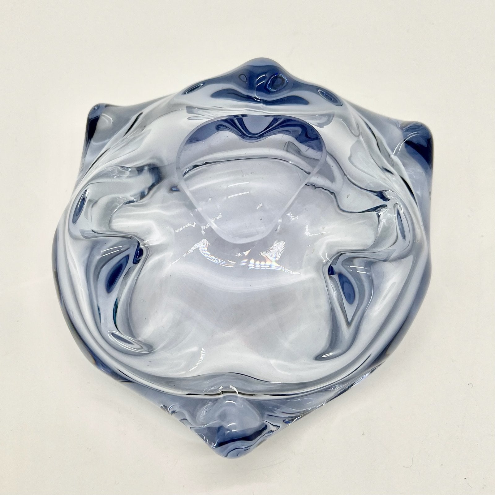 CENDRIER  CRISTAL DE BOHÈME BLEU FUMÉ, 1970