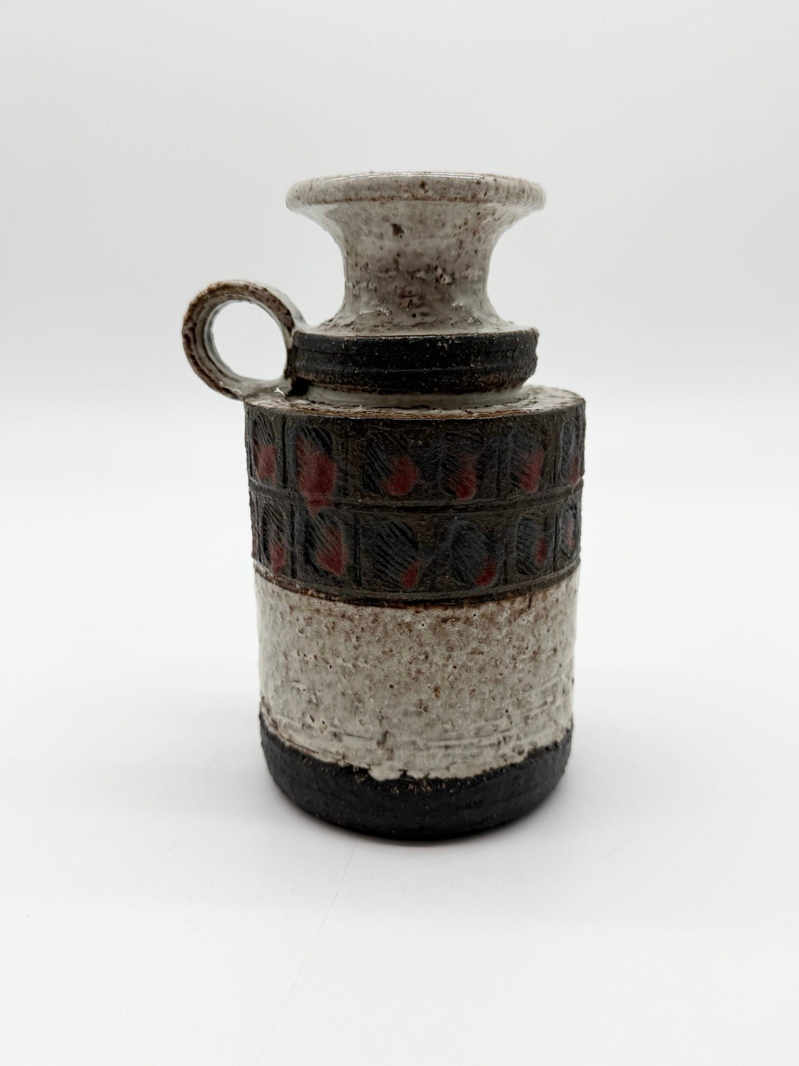 VASE "BRUTALISTE" EN CÉRAMIQUE — 1960s