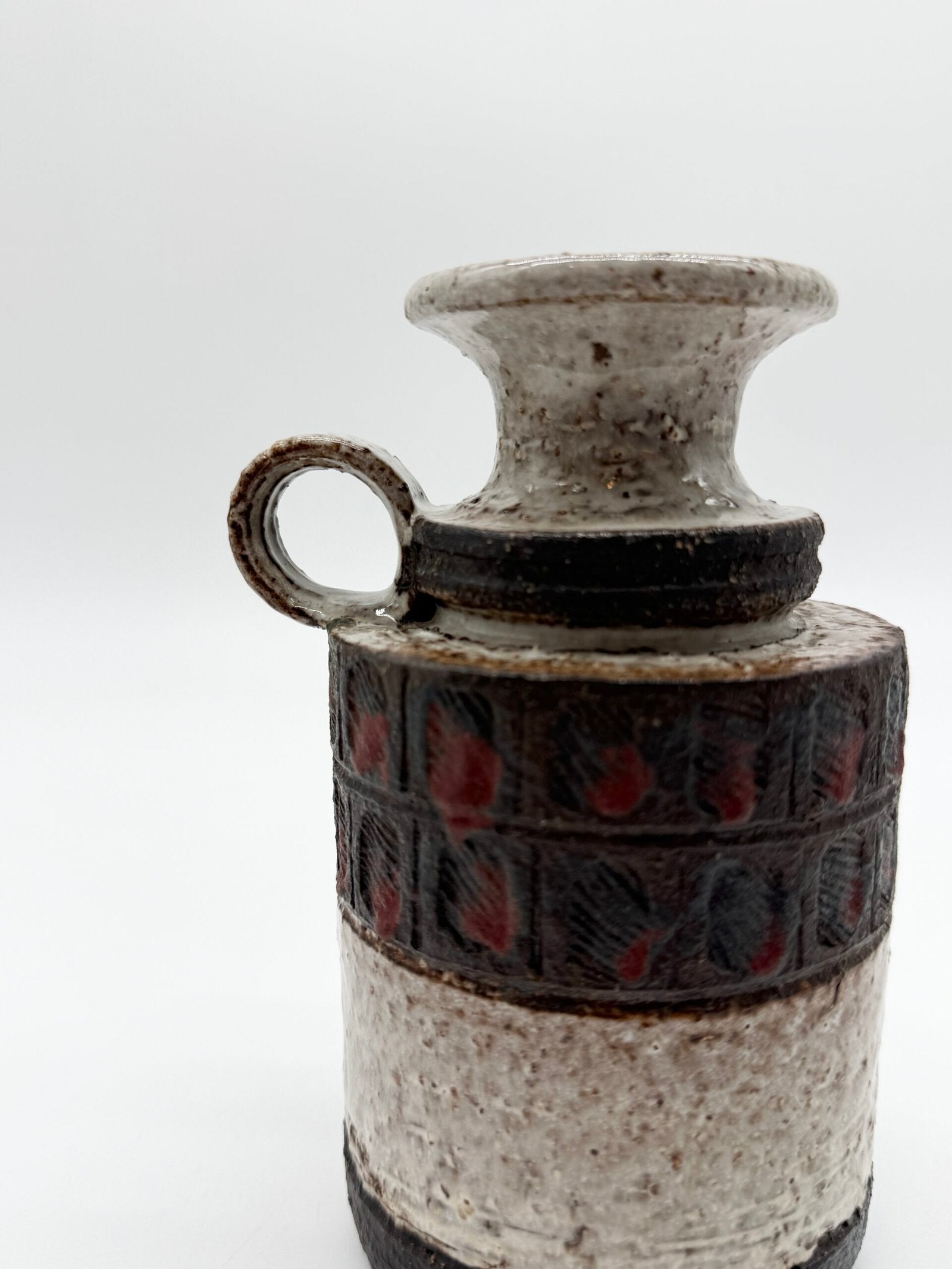 VASE "BRUTALISTE" EN CÉRAMIQUE — 1960s