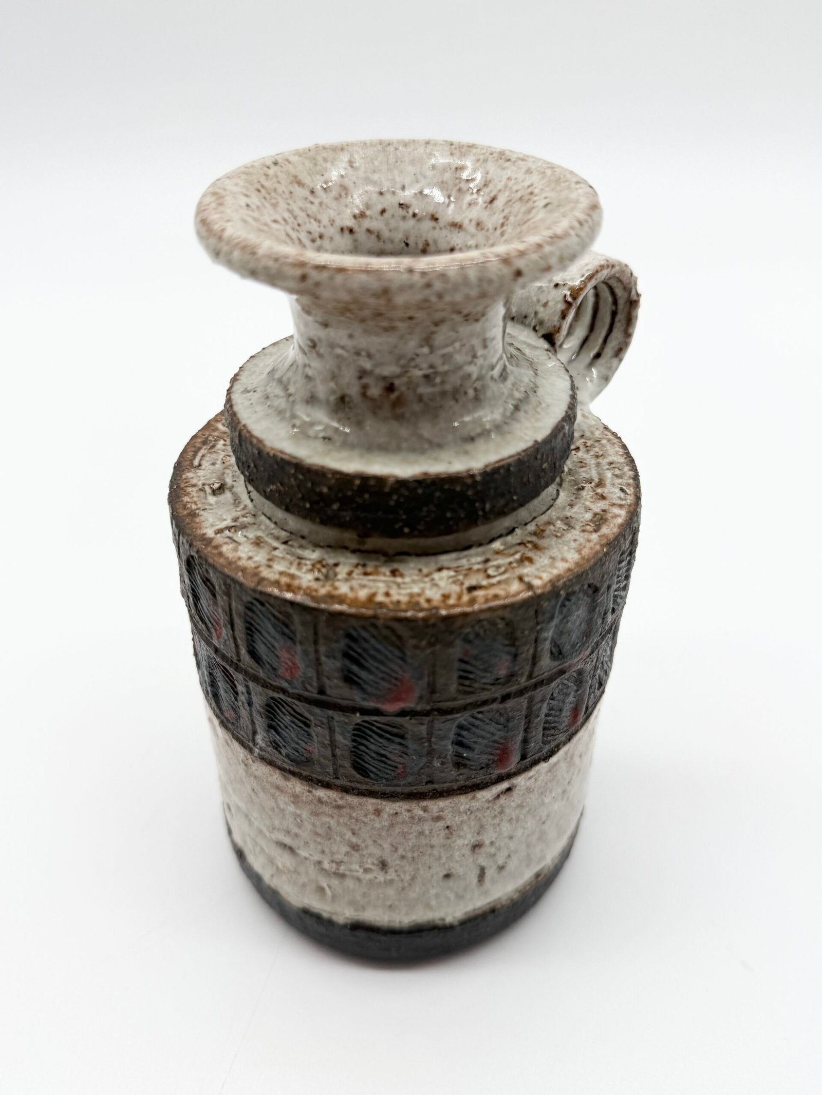 VASE "BRUTALISTE" EN CÉRAMIQUE — 1960s