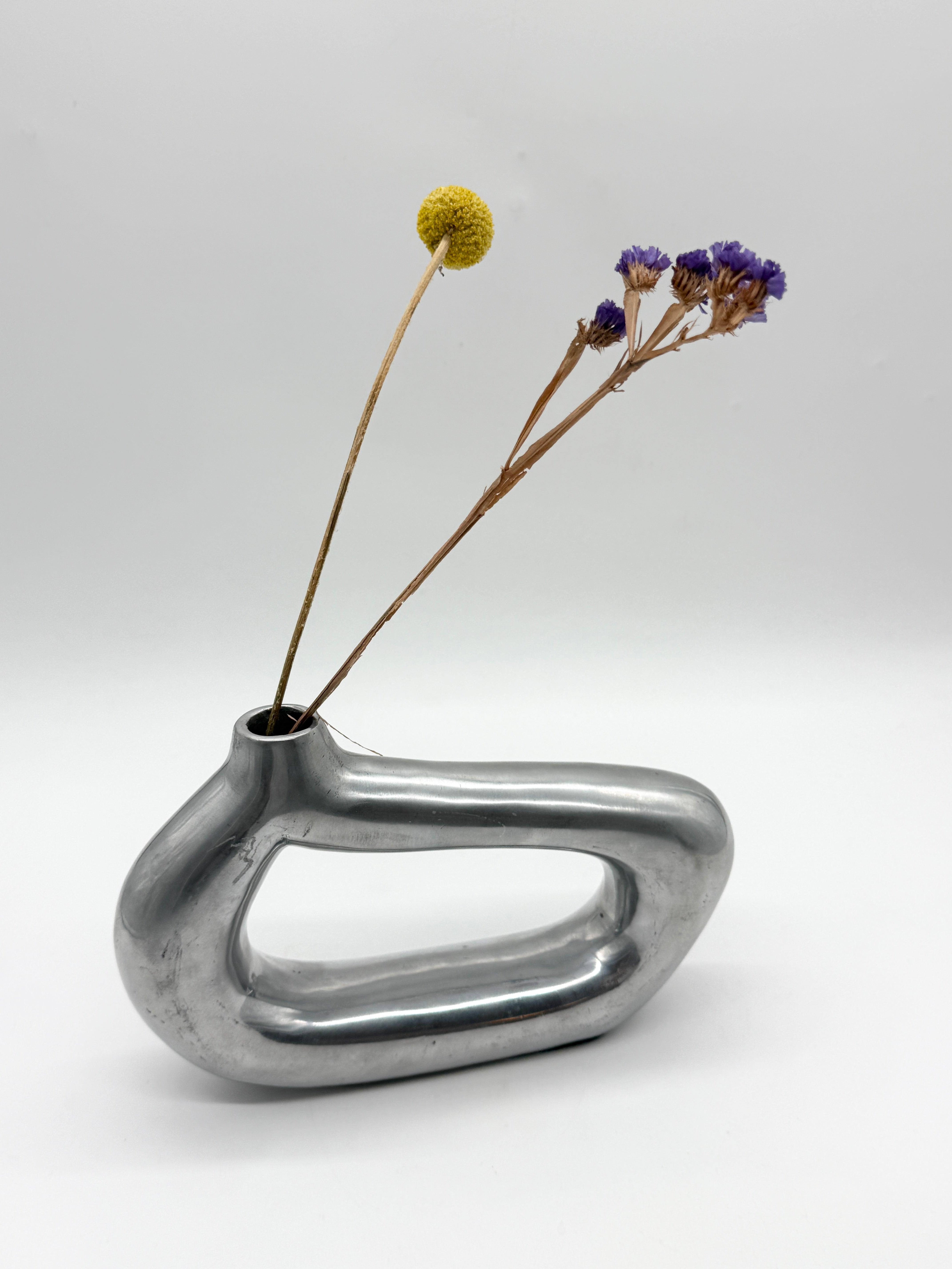 VASE SCULPTURAL EN FONTE D’ALUMINIUM, 1970s