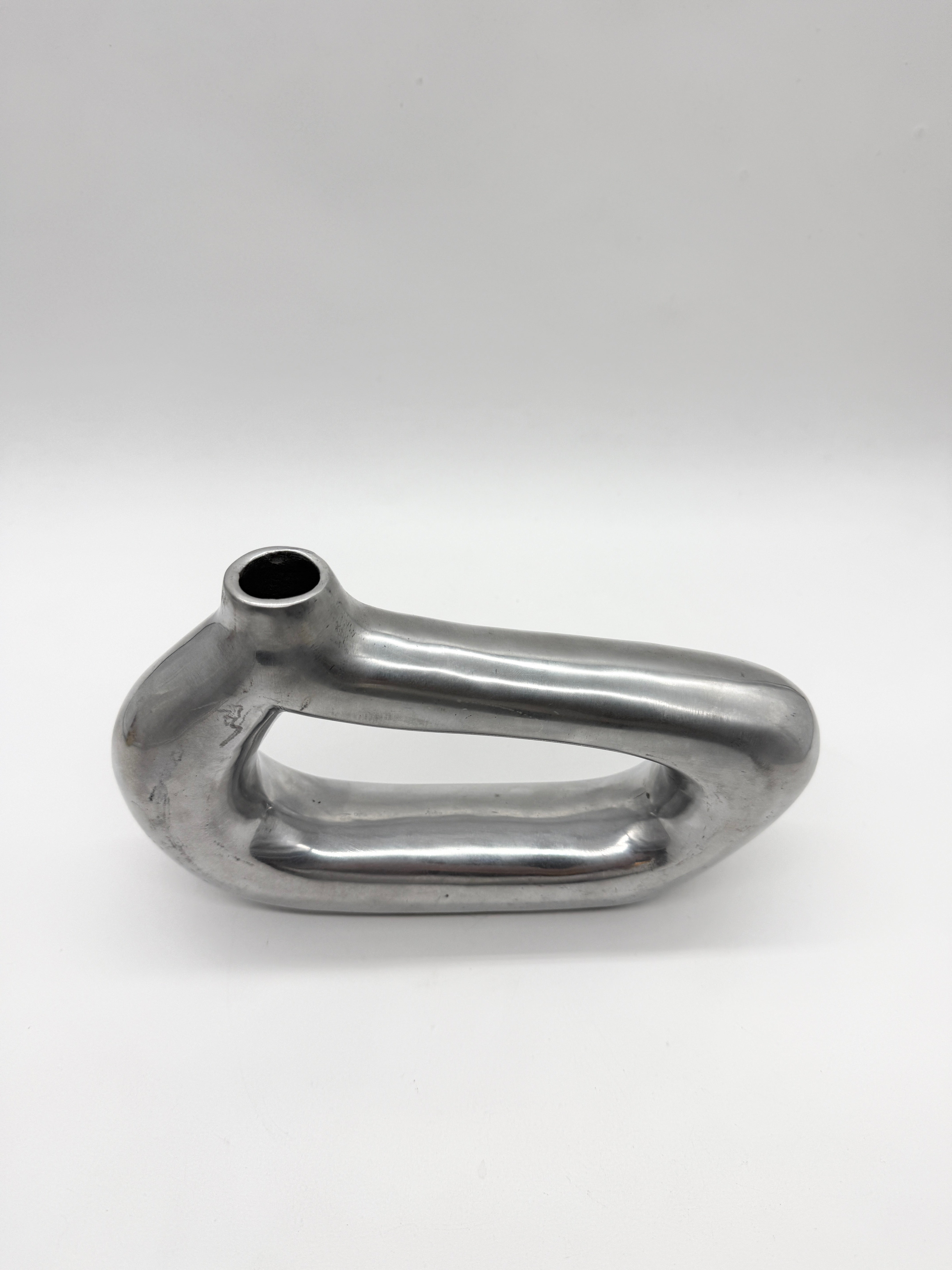 VASE SCULPTURAL EN FONTE D’ALUMINIUM, 1970s