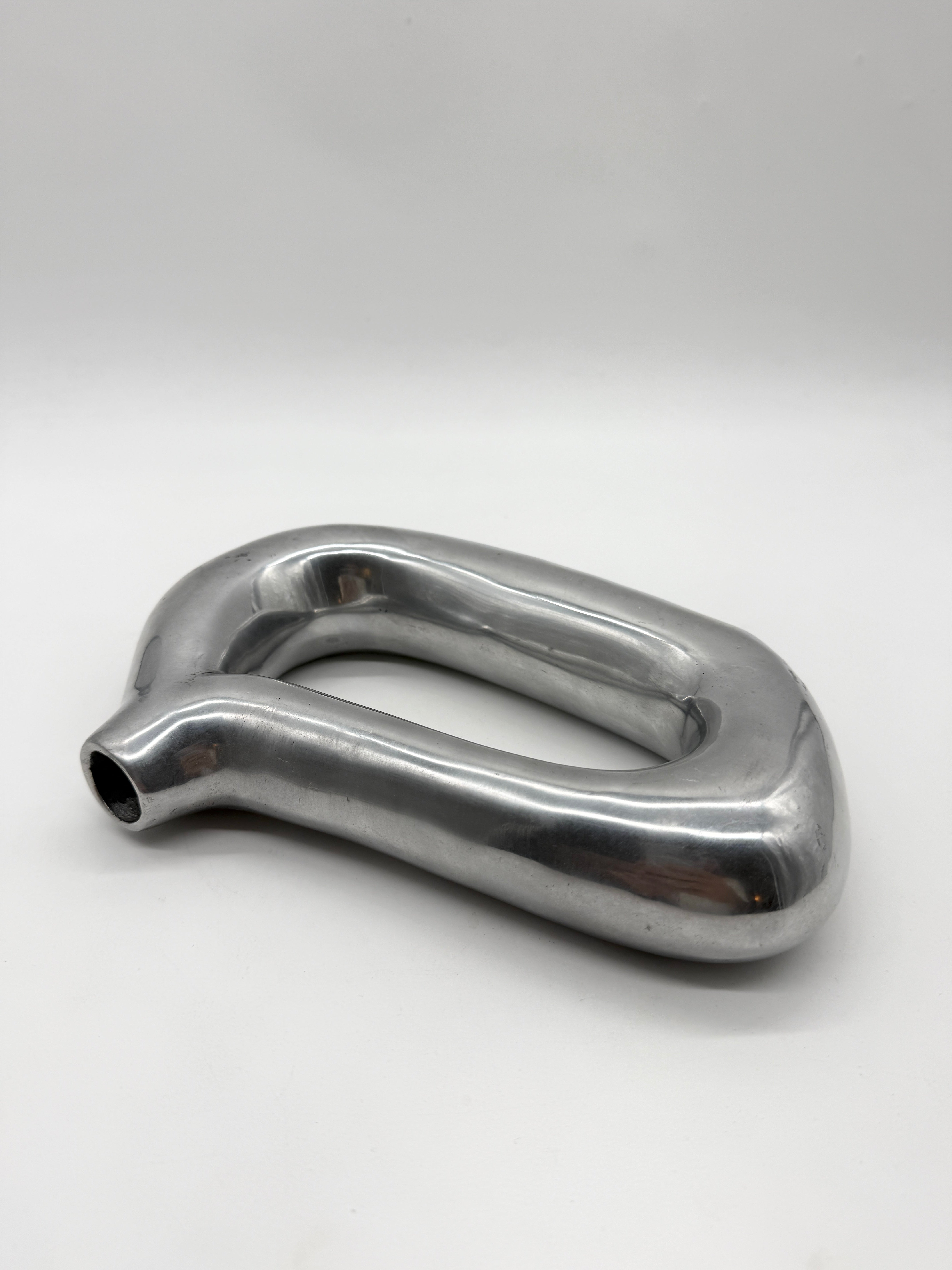 VASE SCULPTURAL EN FONTE D’ALUMINIUM, 1970s