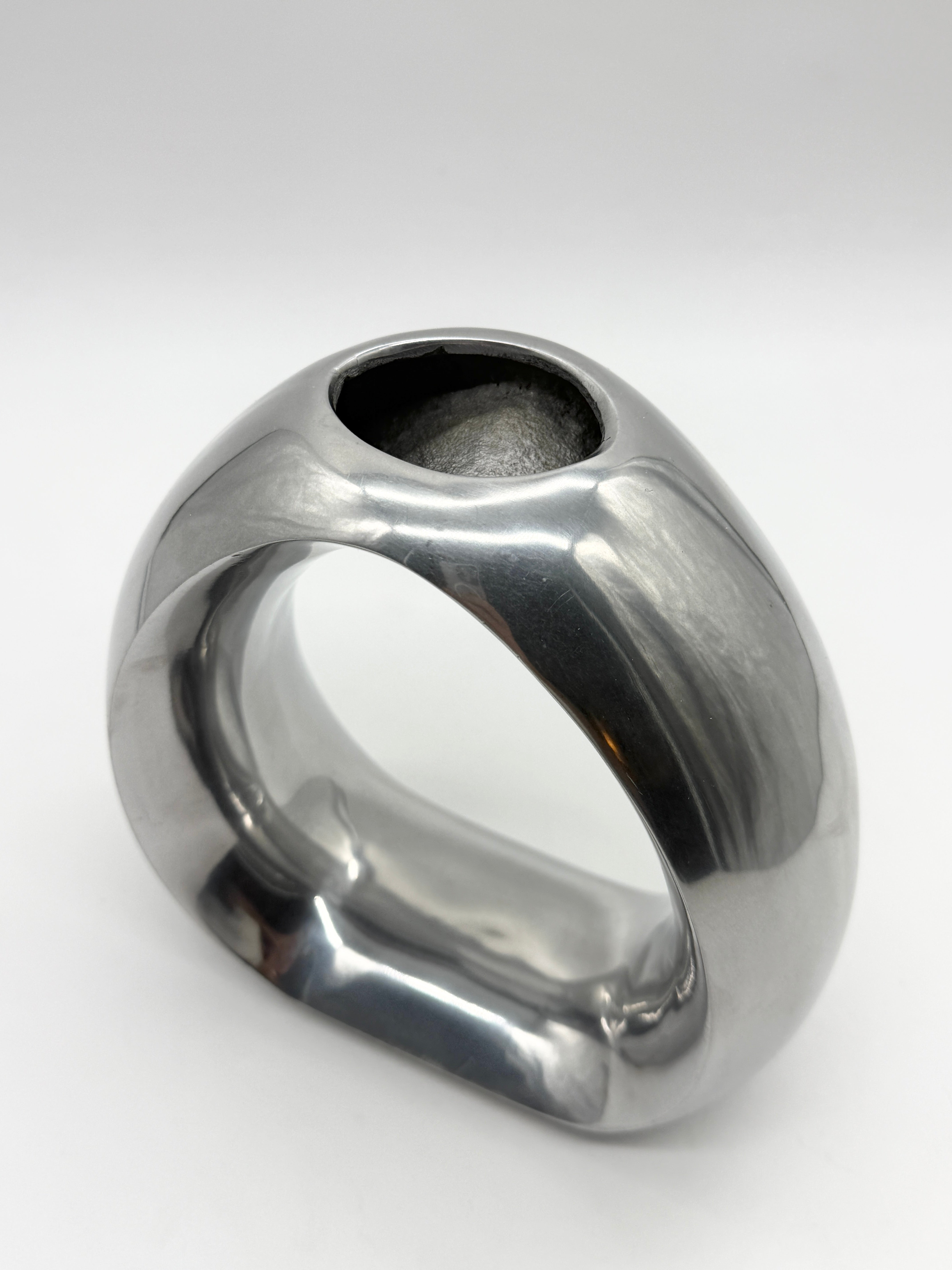 VASE BIOMORPHIQUE EN FONTE D’ALUMINIUM, 1970s