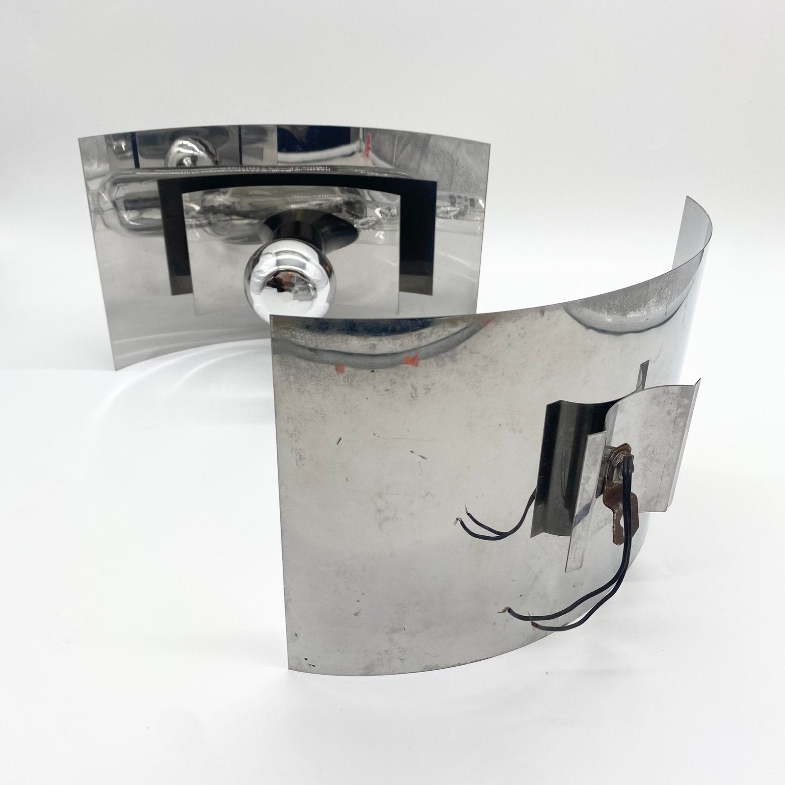 PAIRE D’APPLIQUES "SPACE AGE" - MÉTAL CHROMÉ –  1970s
