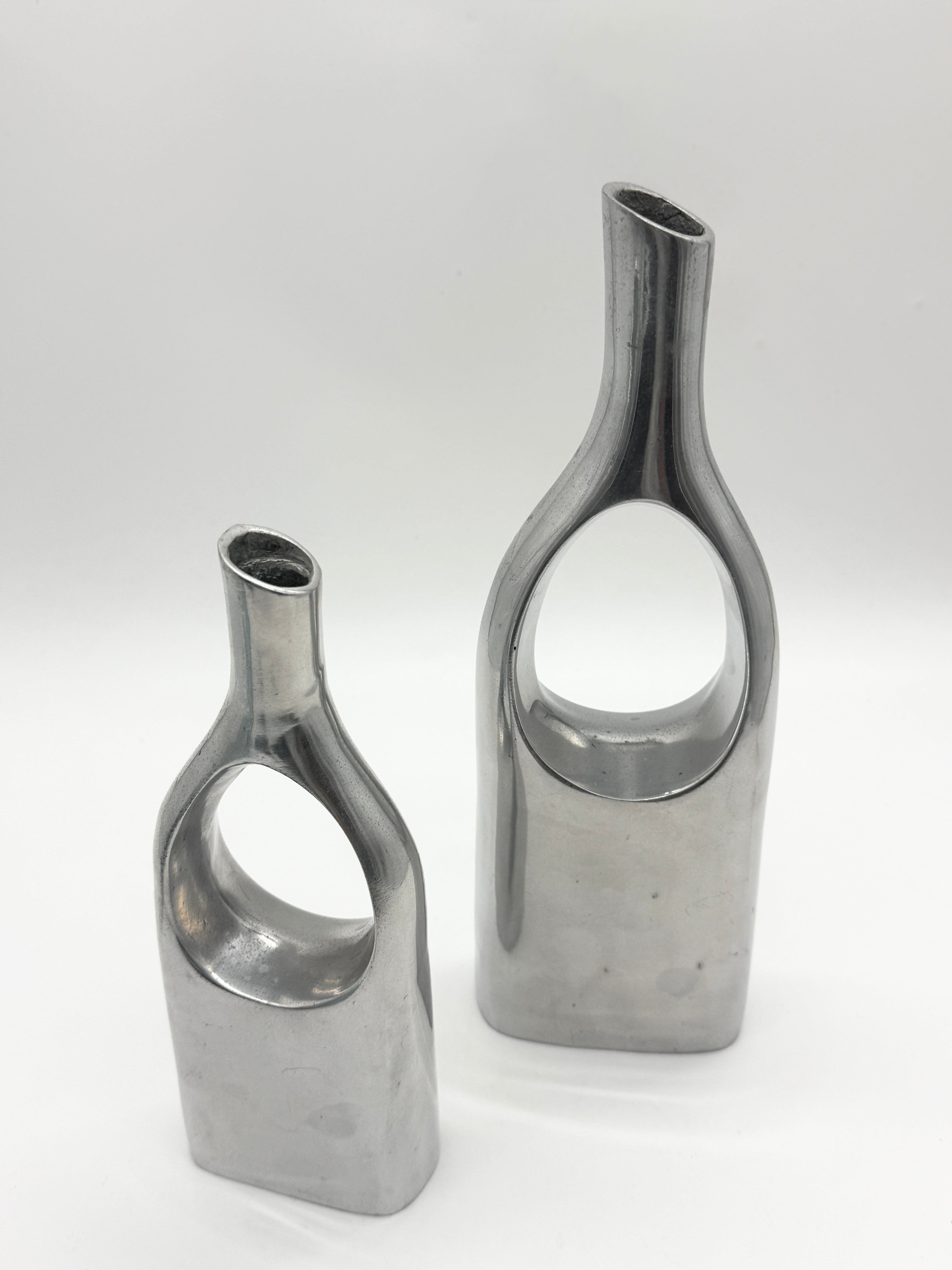 PAIRE DE VASES "GOUTTE" EN FONTE D’ALUMINIUM, ITALIE, 1970s