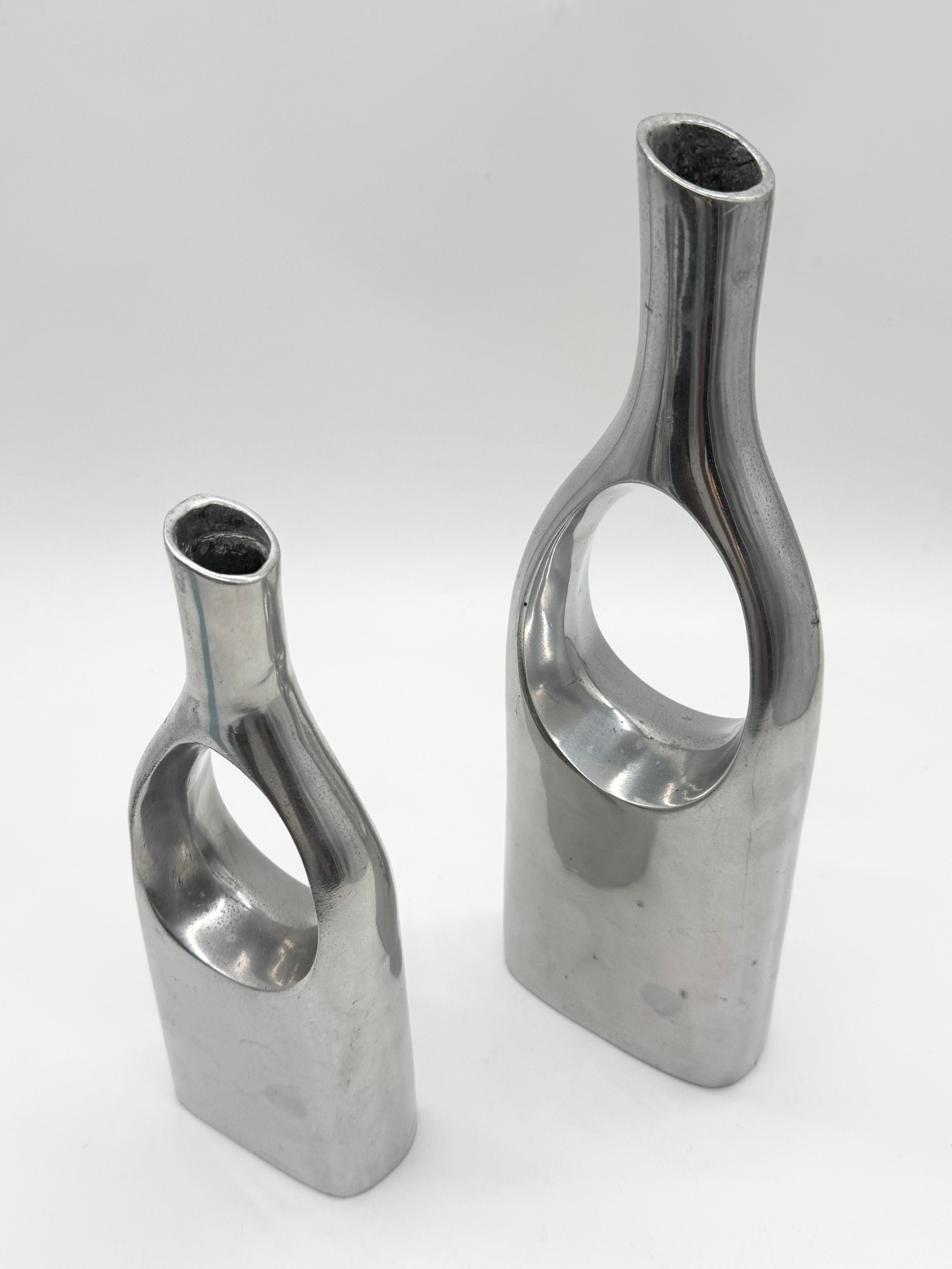 PAIRE DE VASES "GOUTTE" EN FONTE D’ALUMINIUM, ITALIE, 1970s