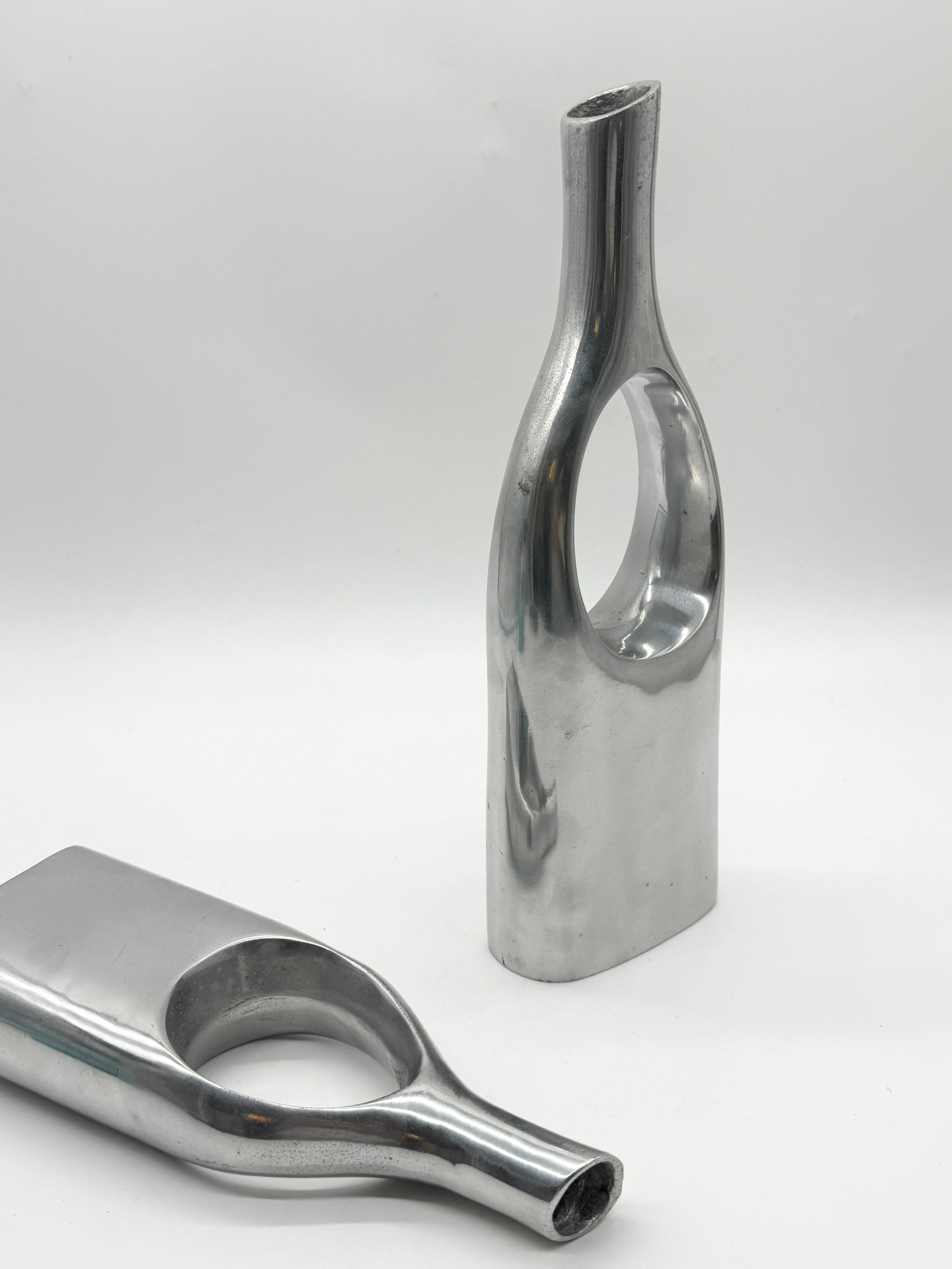 PAIRE DE VASES "GOUTTE" EN FONTE D’ALUMINIUM, ITALIE, 1970s