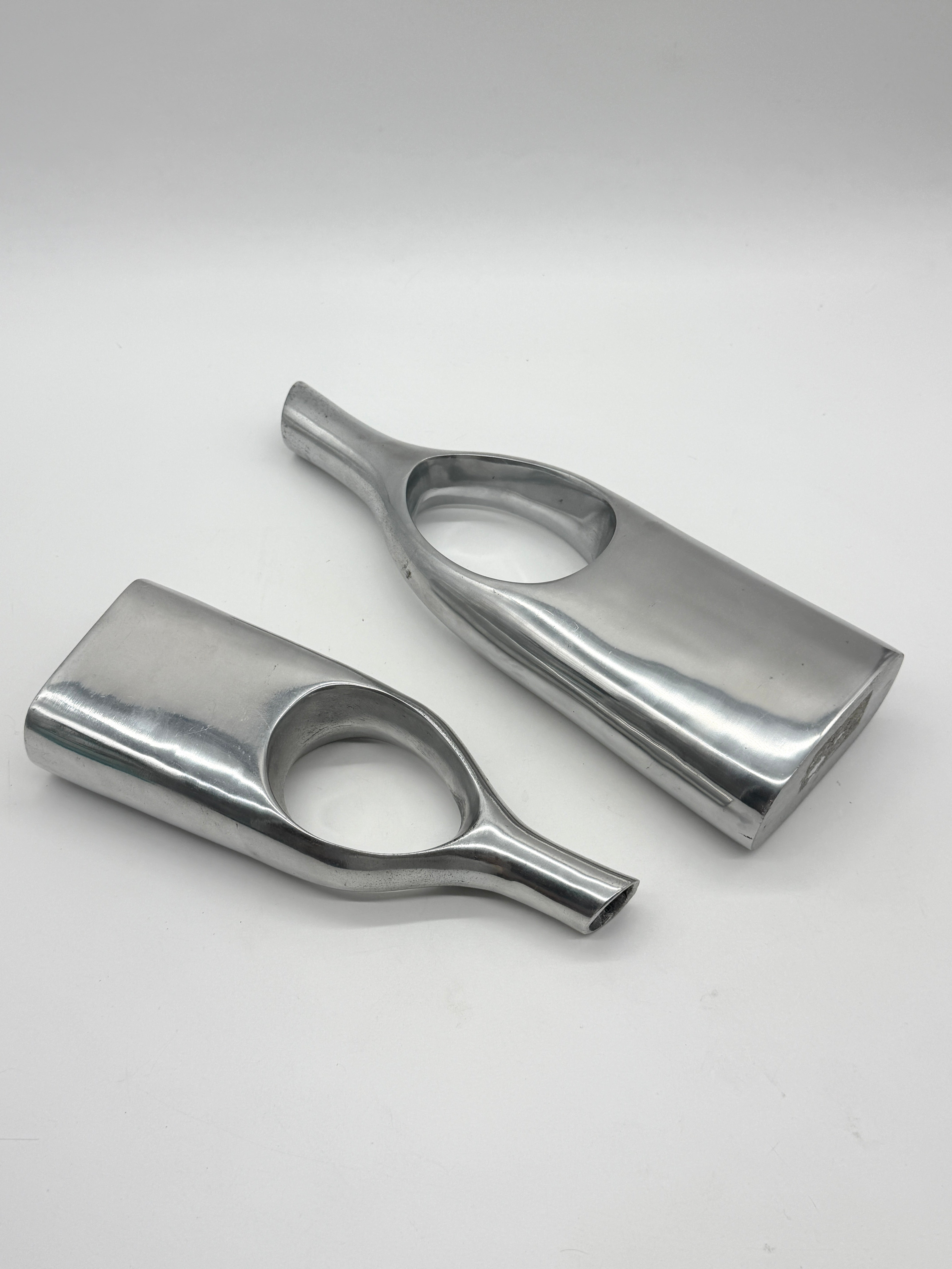 PAIRE DE VASES "GOUTTE" EN FONTE D’ALUMINIUM, ITALIE, 1970s