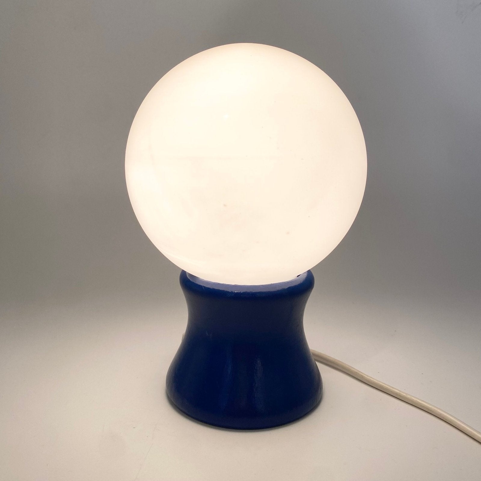 LAMPE "BOULE" BOIS LAQUÉ BLEU, 1980s